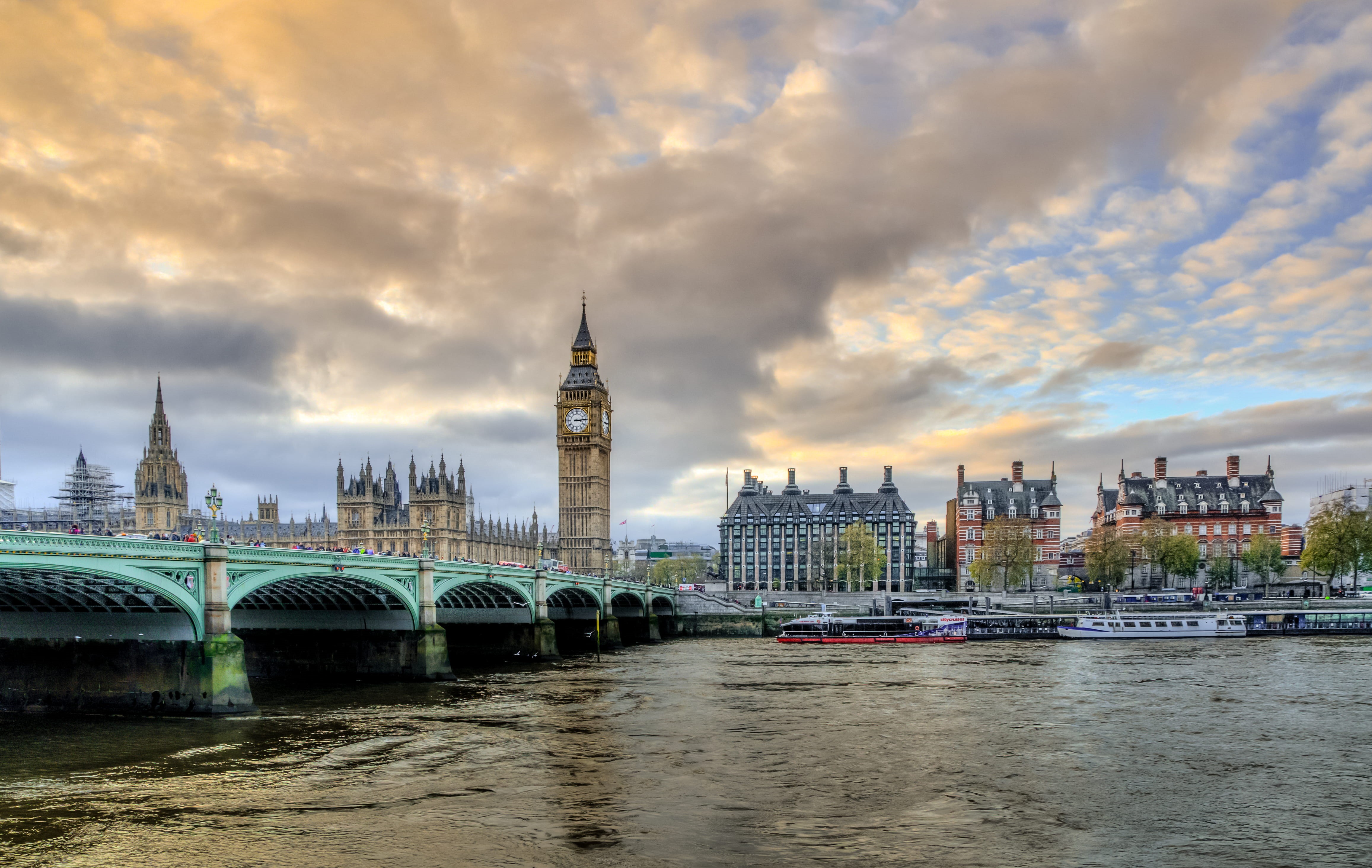 big ben, bridge, sunrise, building, tower, 4K, travel destinations, green, city, cityscape, architecture, bridge - man made structure, seawater, connection, HD Wallpaper