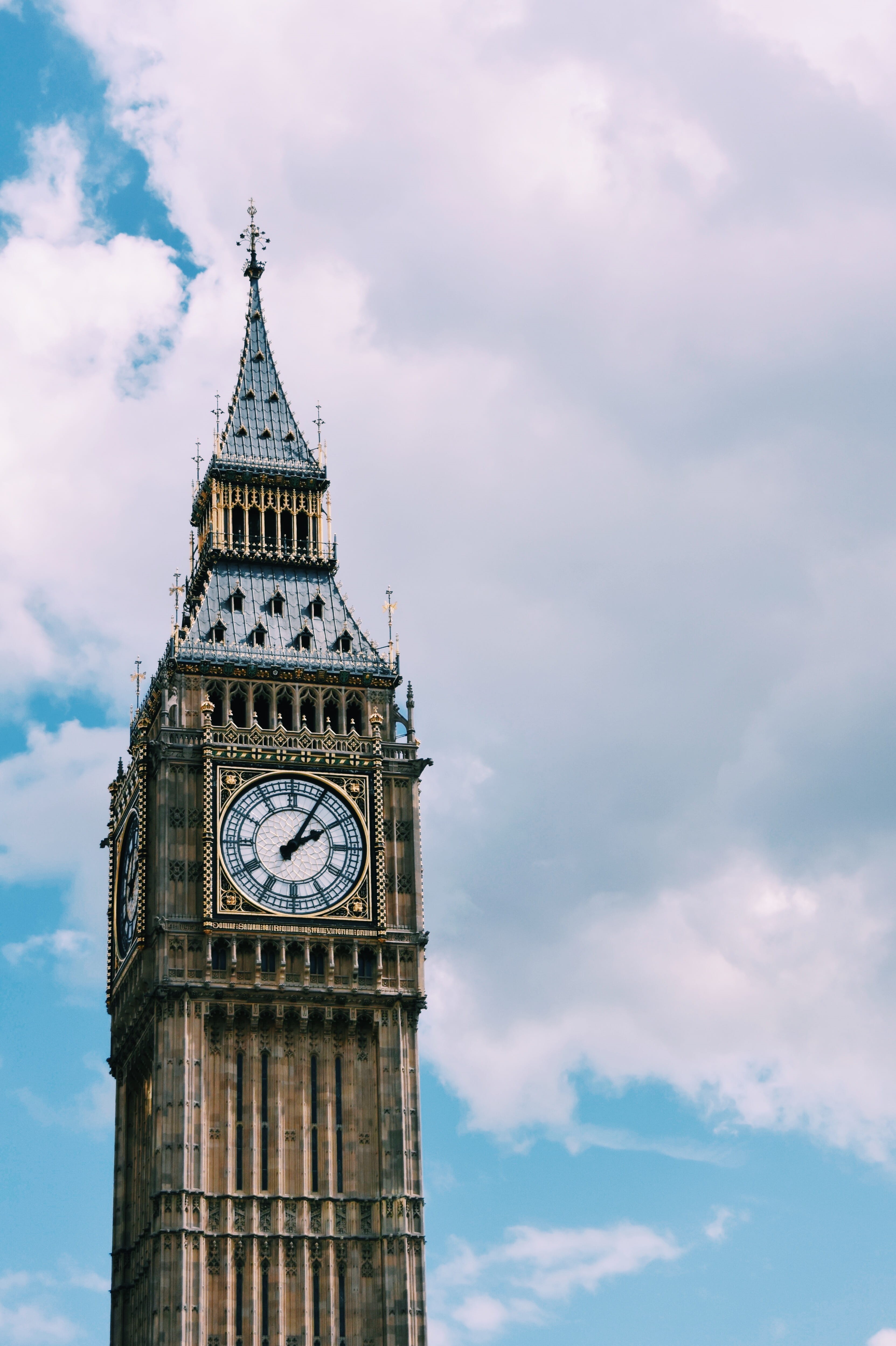 low angle view, big ban, london, blue, town, architecture, metropolis, sky, clock tower, clouds, spire, big ben, steeple, tall - high, england, gothic style, Phone HD Wallpaper