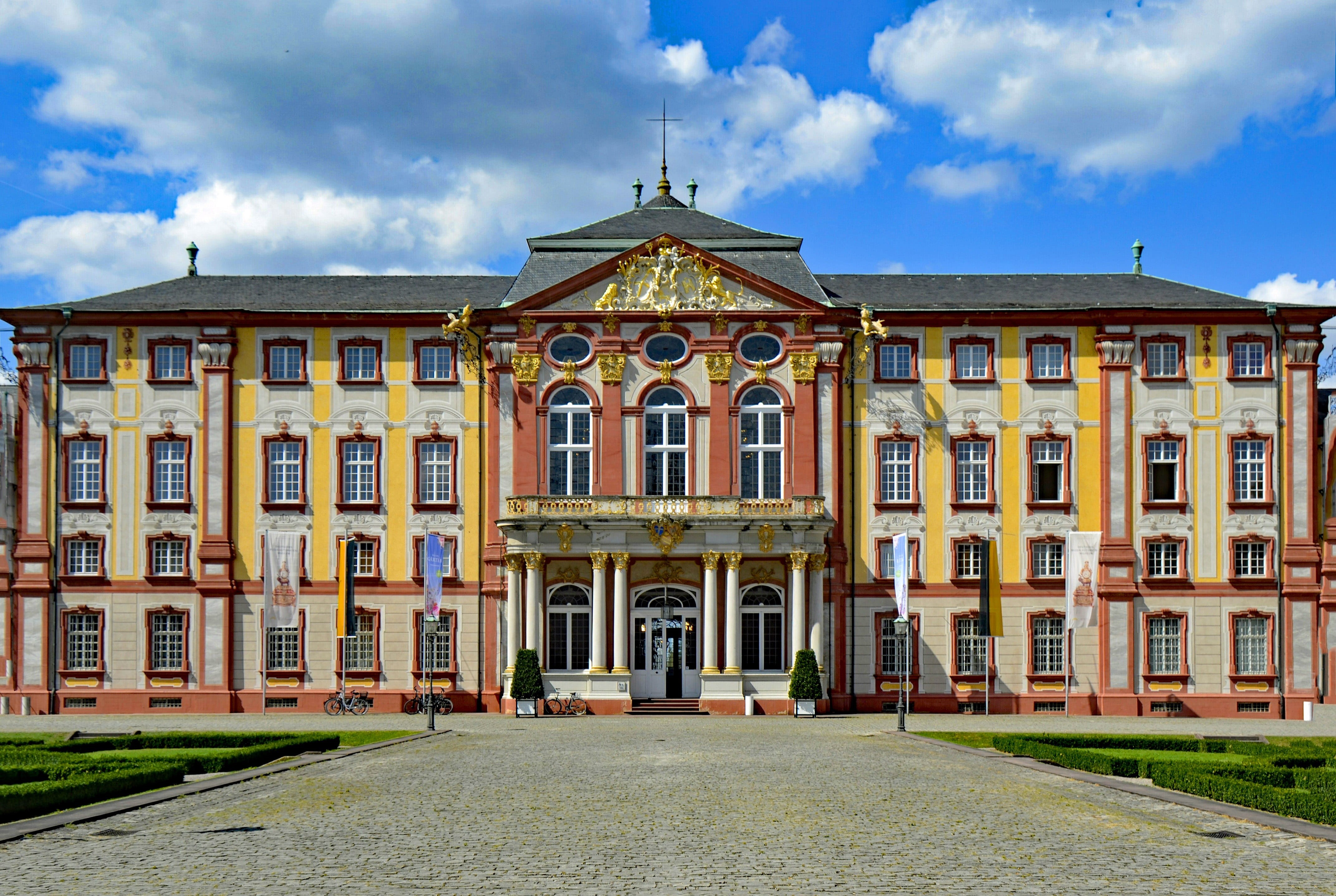 day, urban Scene, famous Place, entrance, mansion, Bruchsal, places of interest, 4K, Baden Württemberg, residential district, window, castle, city, sky, HD Wallpaper