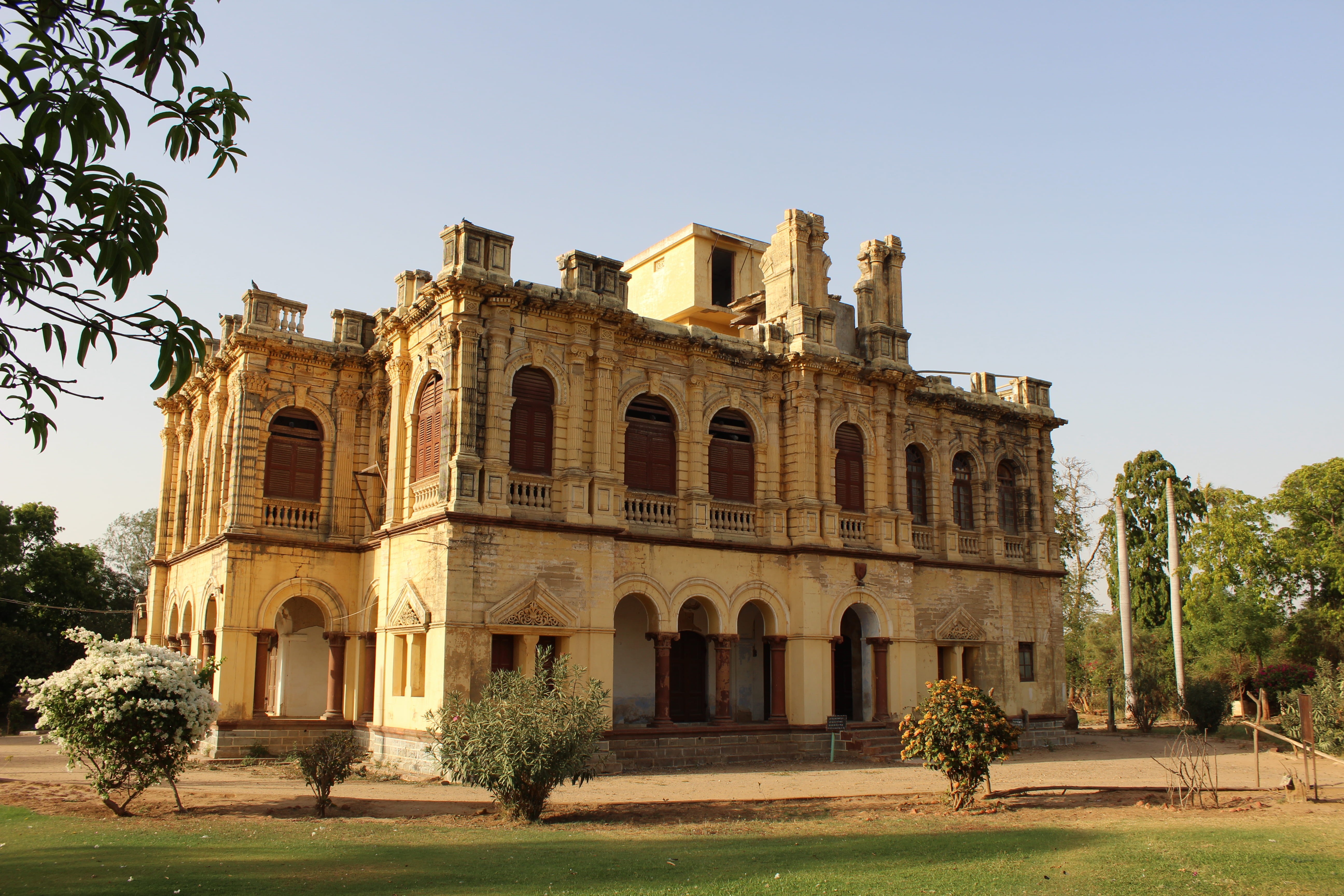 ruins, building exterior, travel destinations, culture, plant, the past, 5K, sunlight, architecture, abandoned, tree, old house, history, no people, palace, HD Wallpaper