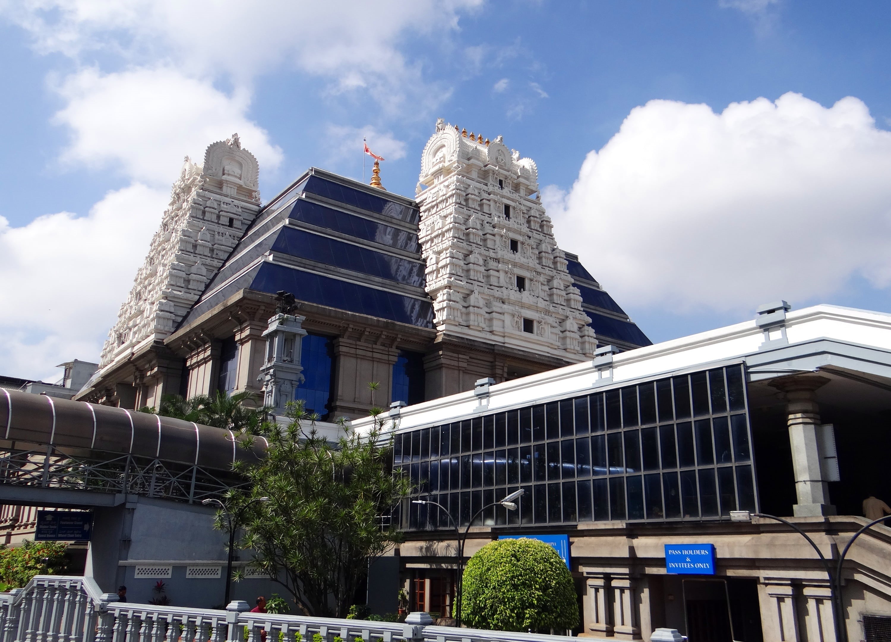 low angle view, nature, 2K, tower, city, outdoors, tree, religion, cloud - sky, iskcon, transportation, building exterior, hindu, office building exterior, HD Wallpaper