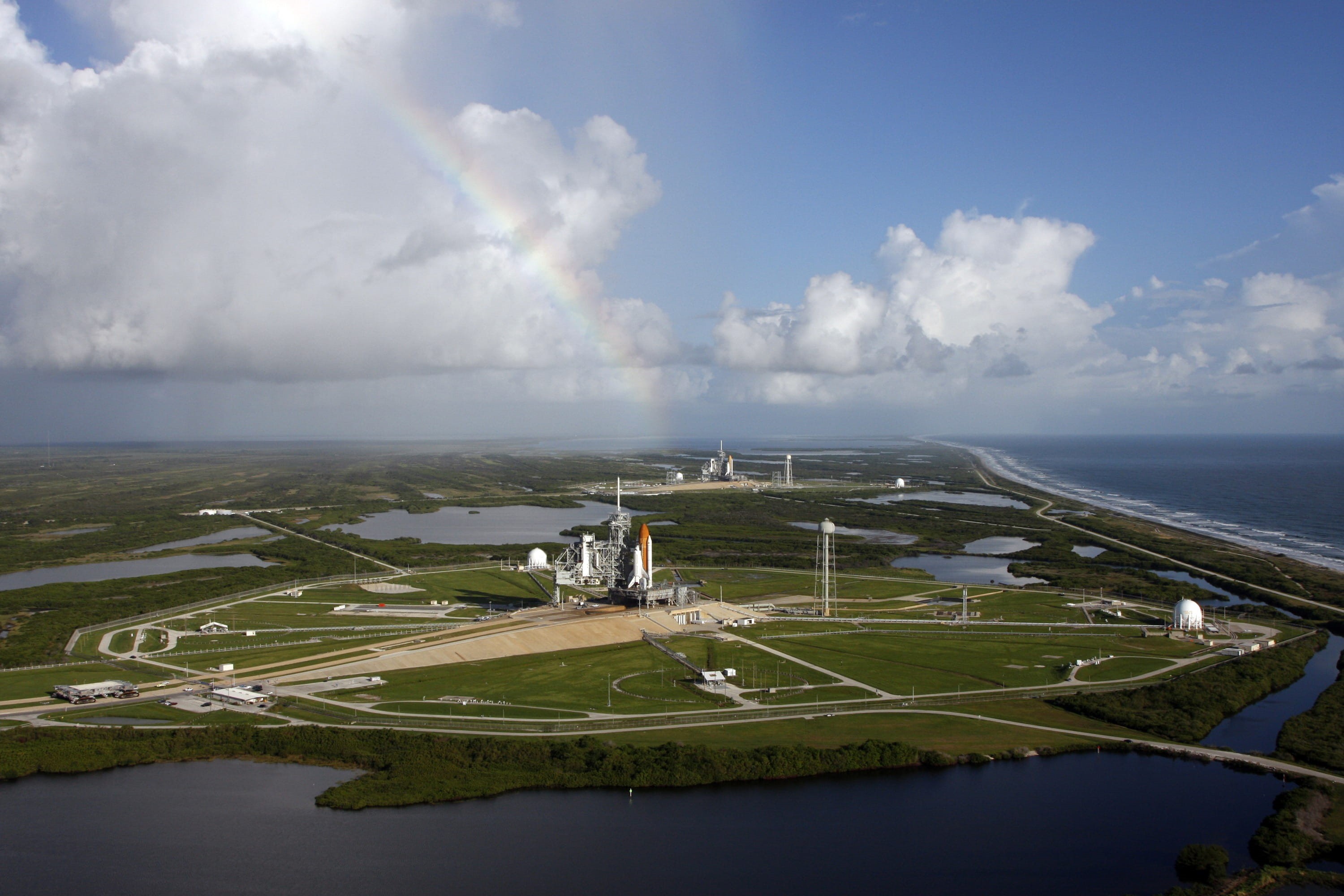 building, built structure, high angle view, day, scenics - nature, sky, cloud - Sky, horizon over water, 2K, rocket, rocket launch, beauty in nature, development, HD Wallpaper