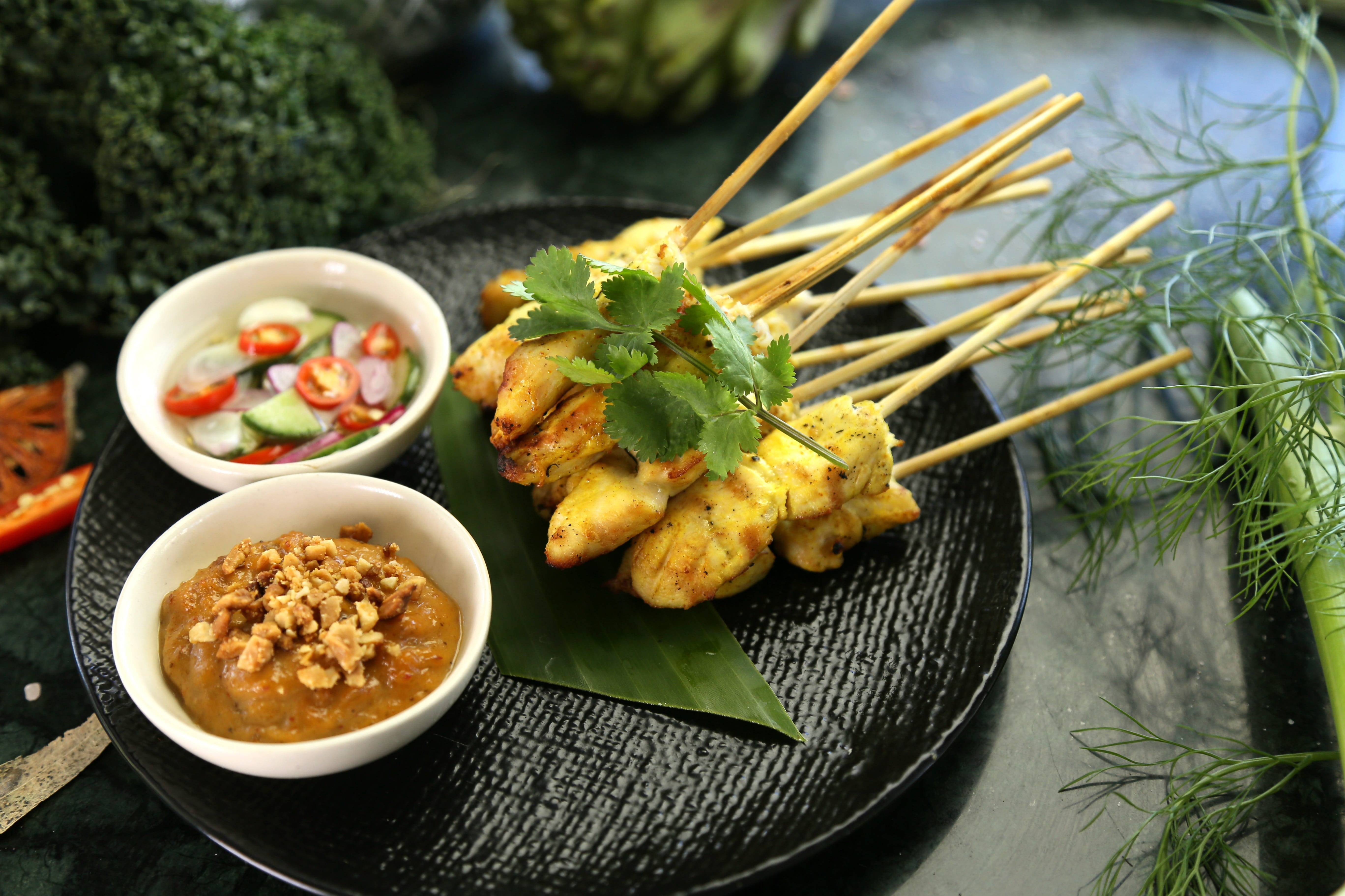 thai snack, indoors, food and drink, ready-to-eat, asian food, meat, seafood, focus on foreground, freshness, peanut sauce, healthy eating, bowl, food, HD Wallpaper