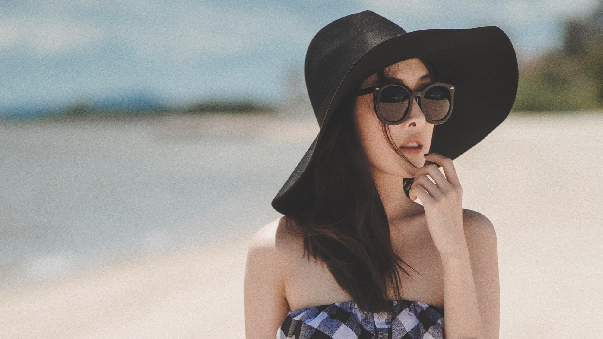 one person, hat, glasses, clothing, beautiful woman, women with glasses, beauty, land, portrait, hair, sun hat, fashion, face, adult, 1080P, sunglasses, HD Wallpaper
