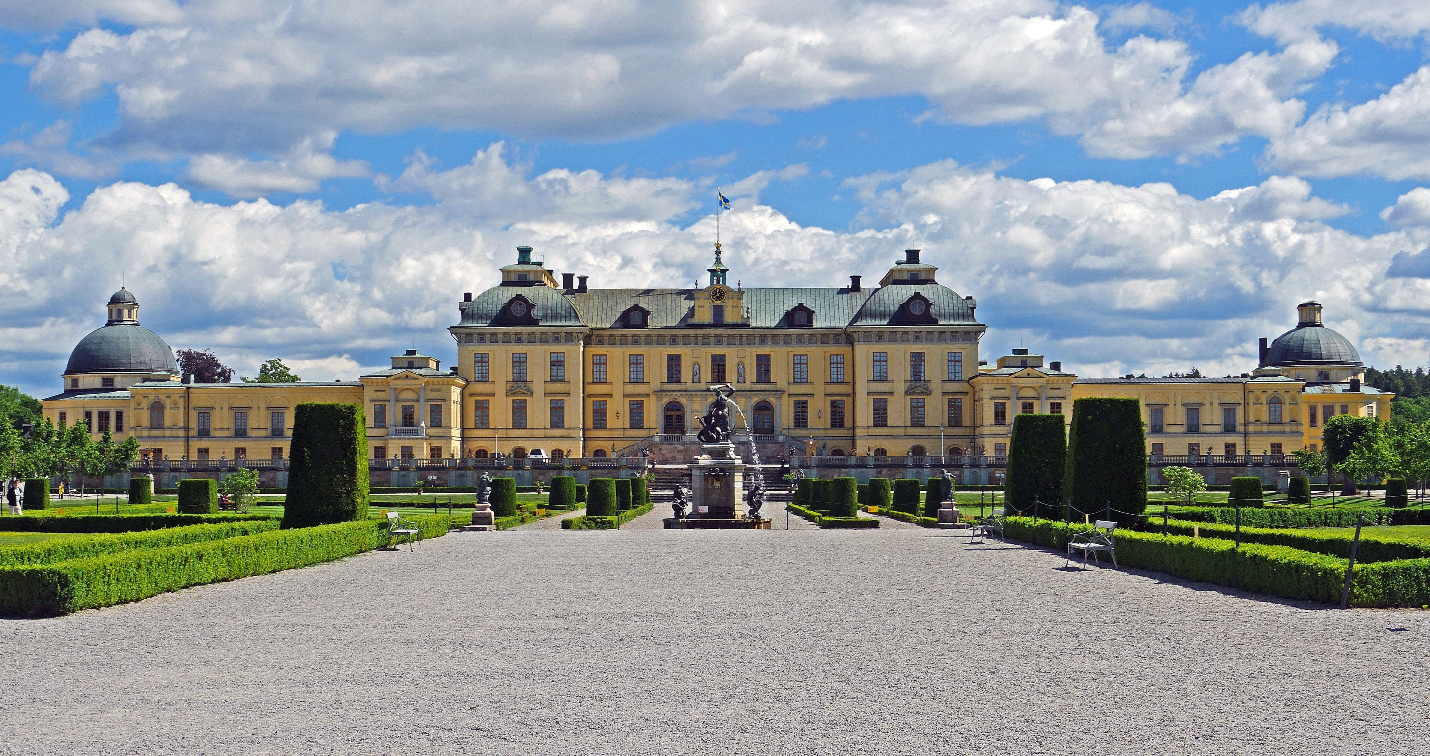 periwinkle, travel, facade, garden, Castle Park, feudal, sweden, building, travel destinations, building exterior, city, formal garden, day, head of state, HD Wallpaper