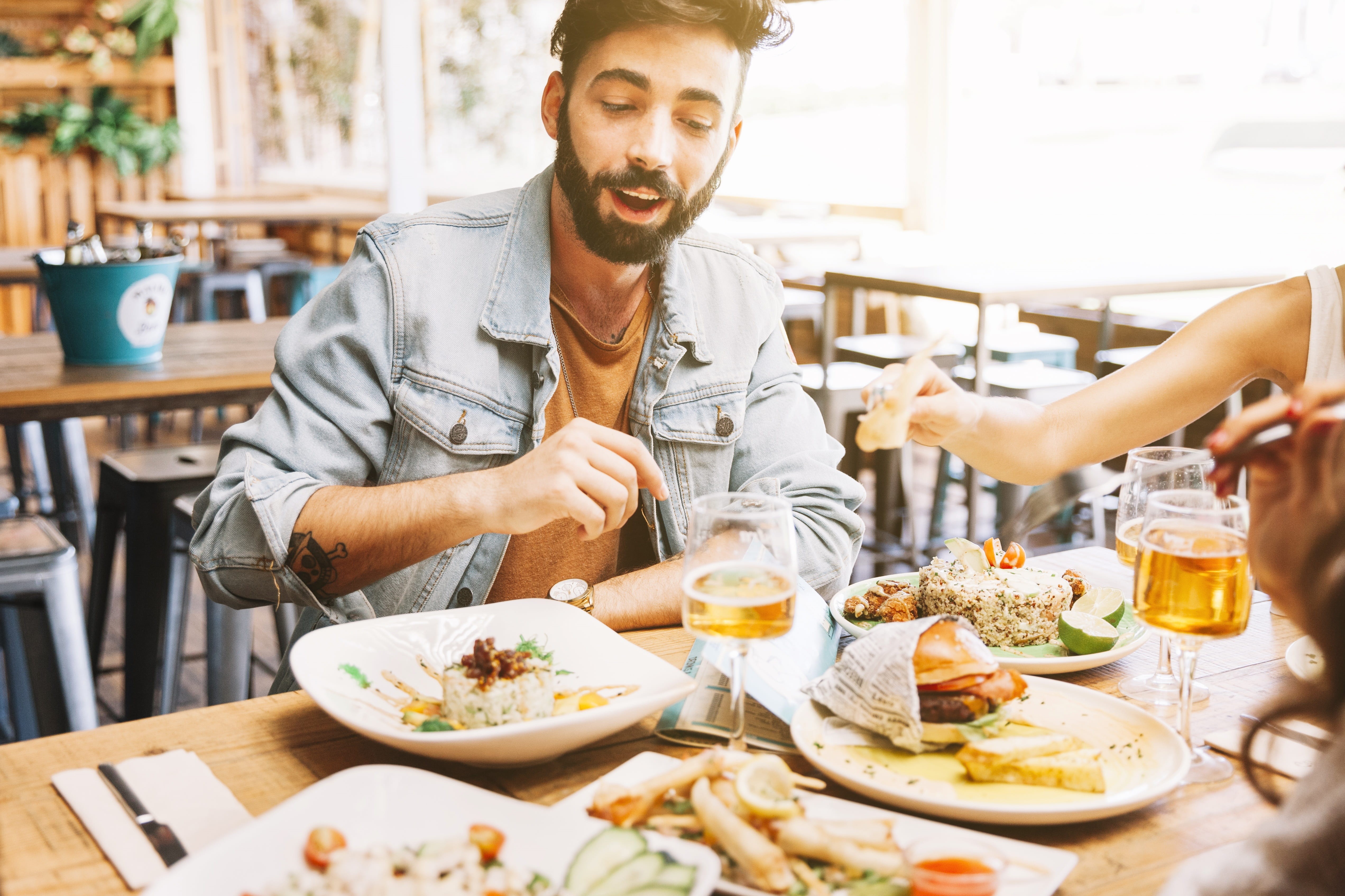 emotion, food, cooking, lunch, adult, lifestyles, sitting, positive emotion, men, eating, young adult, kulcha, meal, facial hair, happiness, smiling, front, HD Wallpaper