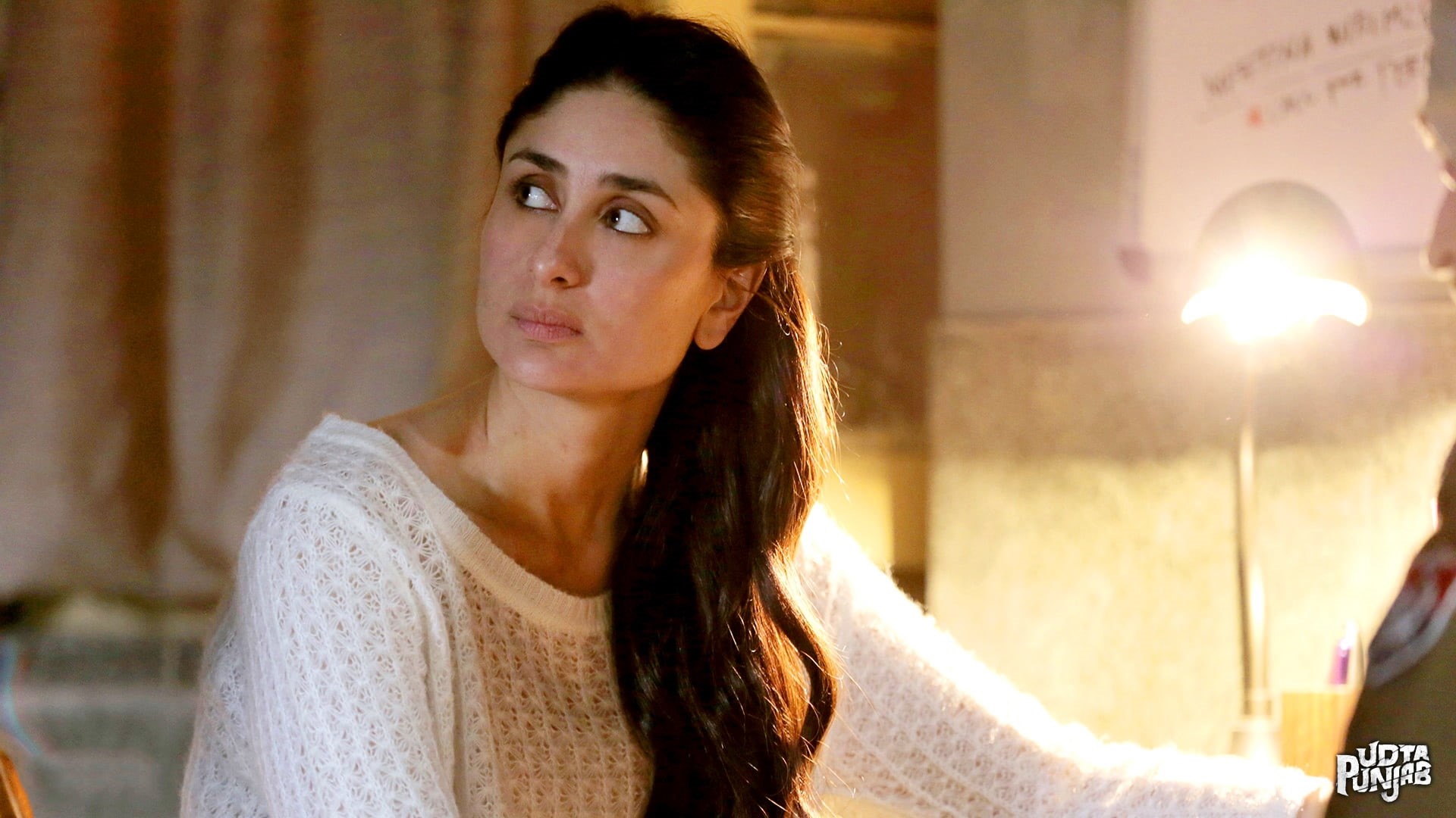 one person, looking away, beauty, kareena kapoor, hair, young women, focus on foreground, indian movies, girls, contemplation, brown hair, portrait, beautiful woman, HD Wallpaper