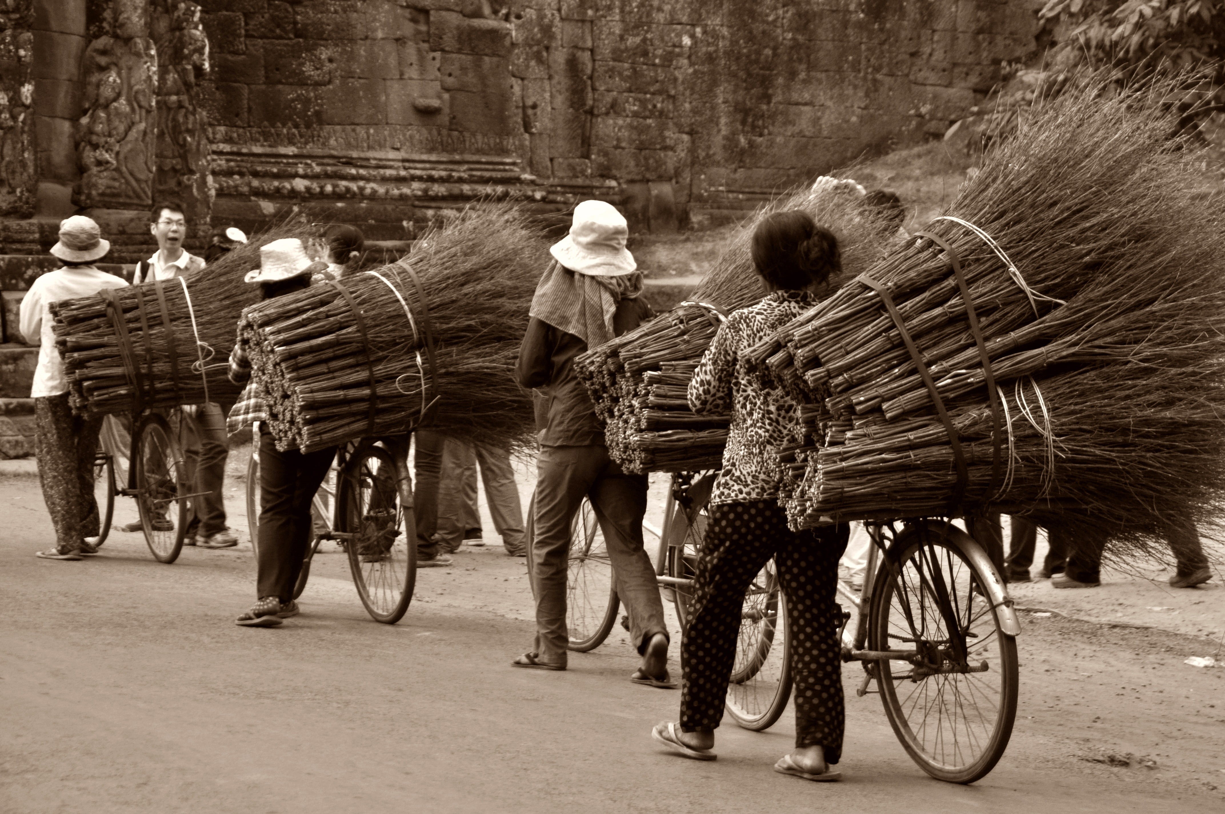 photography, khmer, city, outdoors, rear view, men, full length, temple complex, angkor, historically, brooms, effort, asia, temple, unesco world heritage, HD Wallpaper
