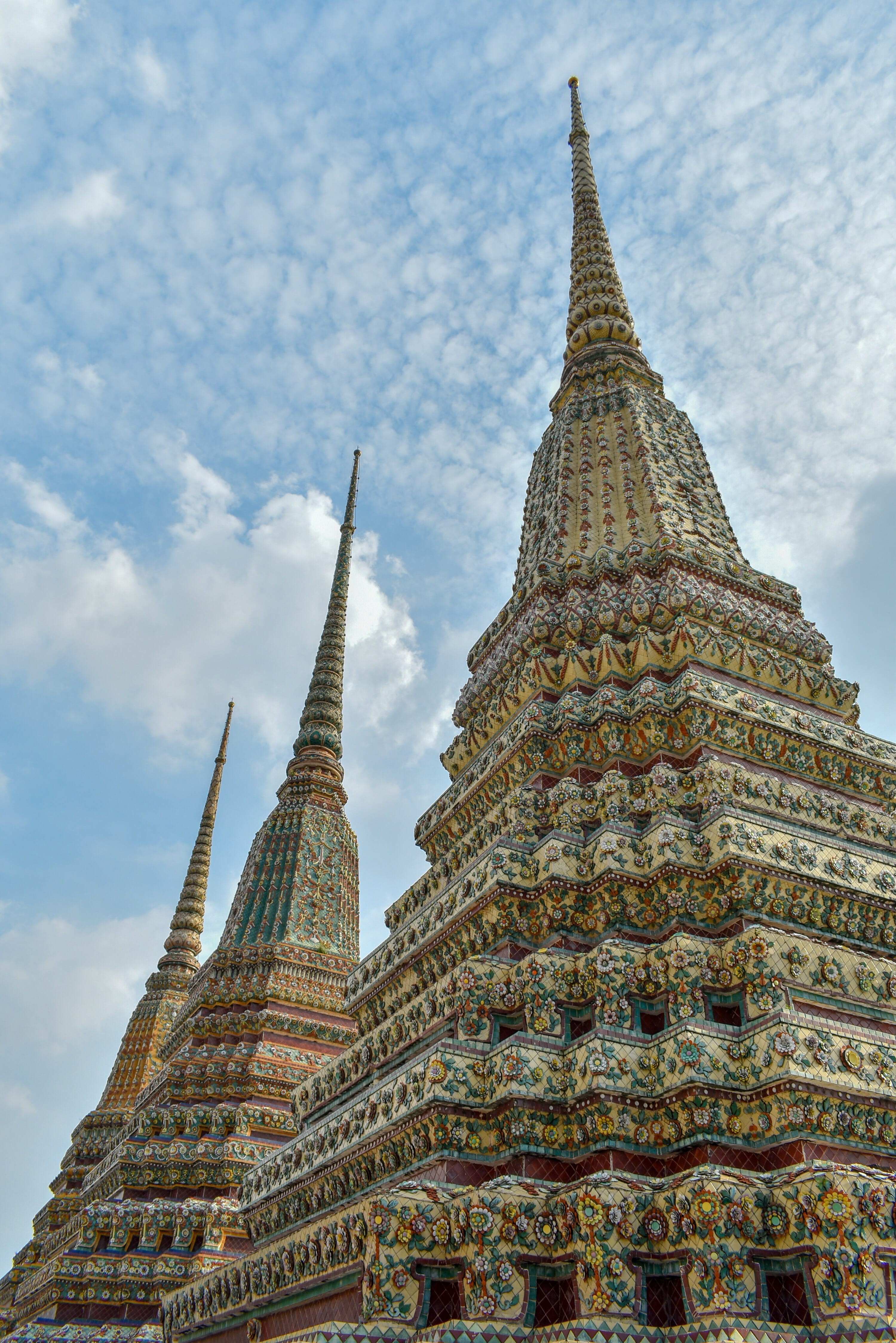 built structure, spirituality, architecture, 4K, golden, thai, belief, travel, building, outdoors, religion, nature, monk, low angle view, place of worship, Phone HD Wallpaper