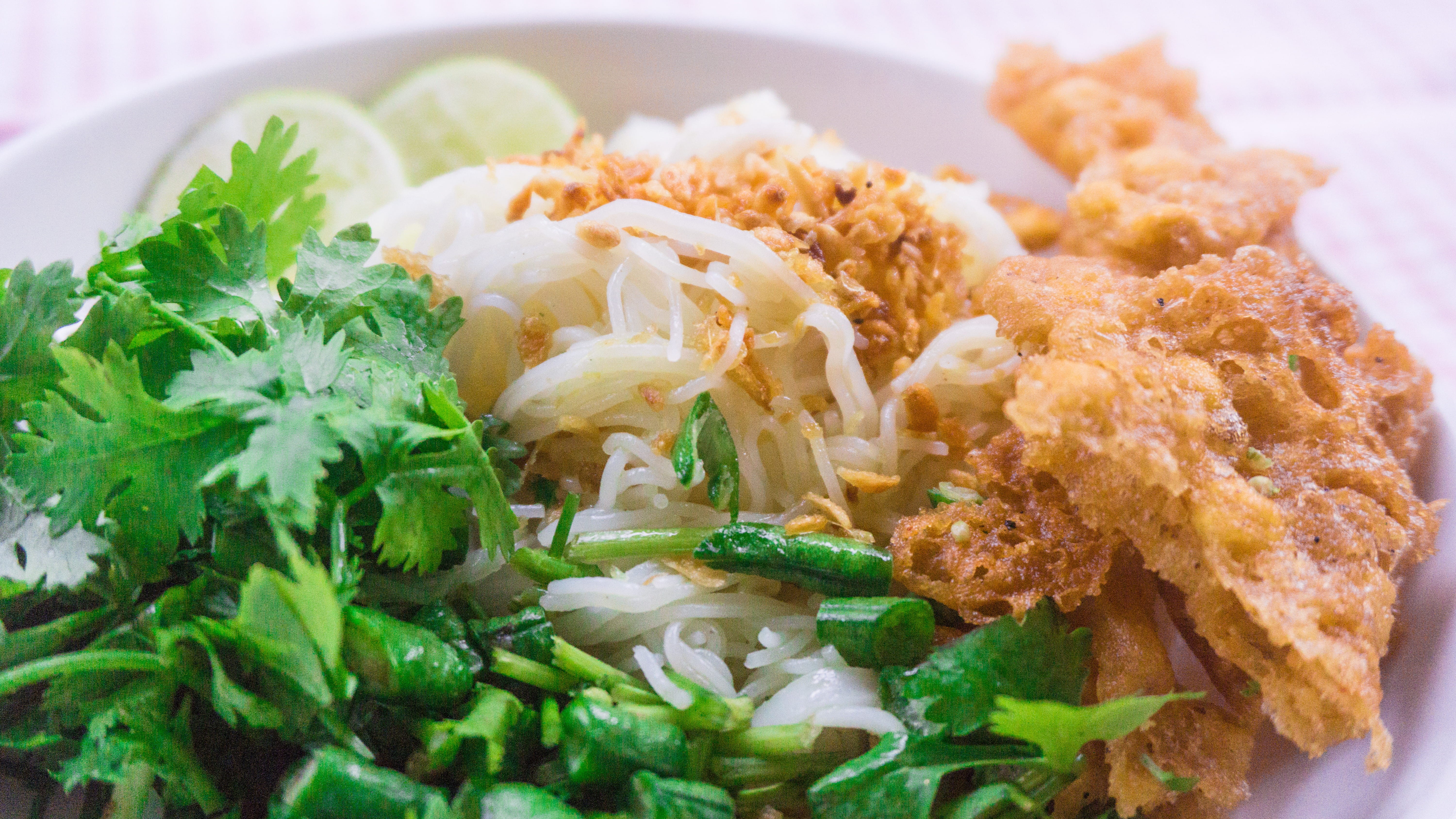 traditional food, chicken meat, freshness, 5K, food, food and drink, ready-to-eat, no people, chicken, salad, garnish, yangon, asian food, meal, food photographyu, HD Wallpaper