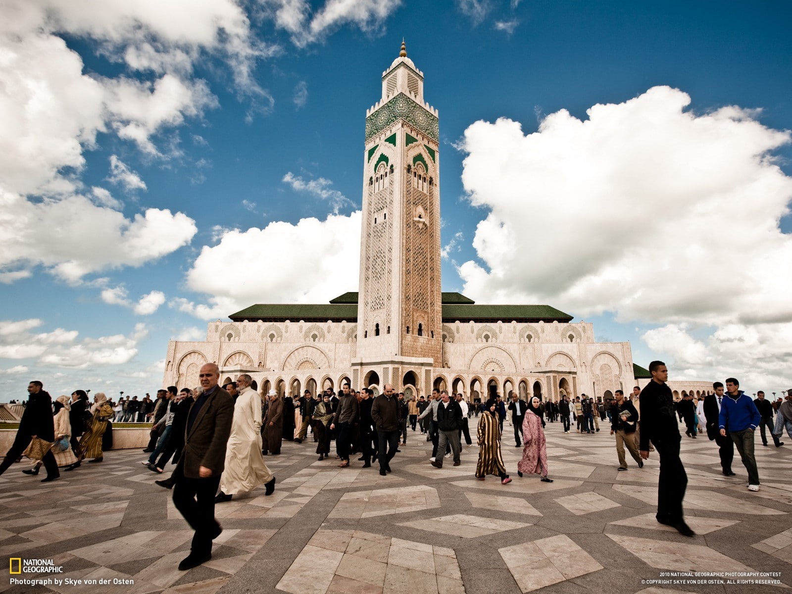 crowd, lifestyles, history, group of people, cloud - sky, travel, real people, women, visit, tourist, architecture, Casablanca, built structure, travel destinations, HD Wallpaper