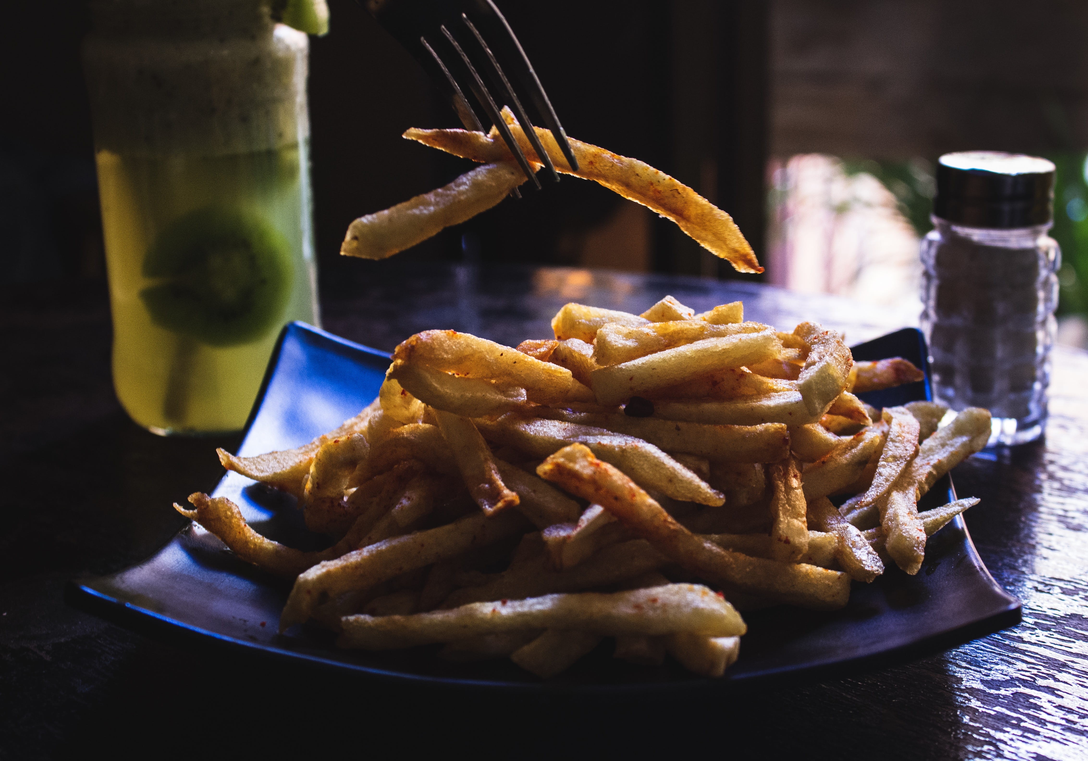 snack, food and drink, table, fries, fritas, food, marrakesh, fast, morocco, prepared potato, fattening, marrocos, freshness, refreshment, drink, batatas, HD Wallpaper
