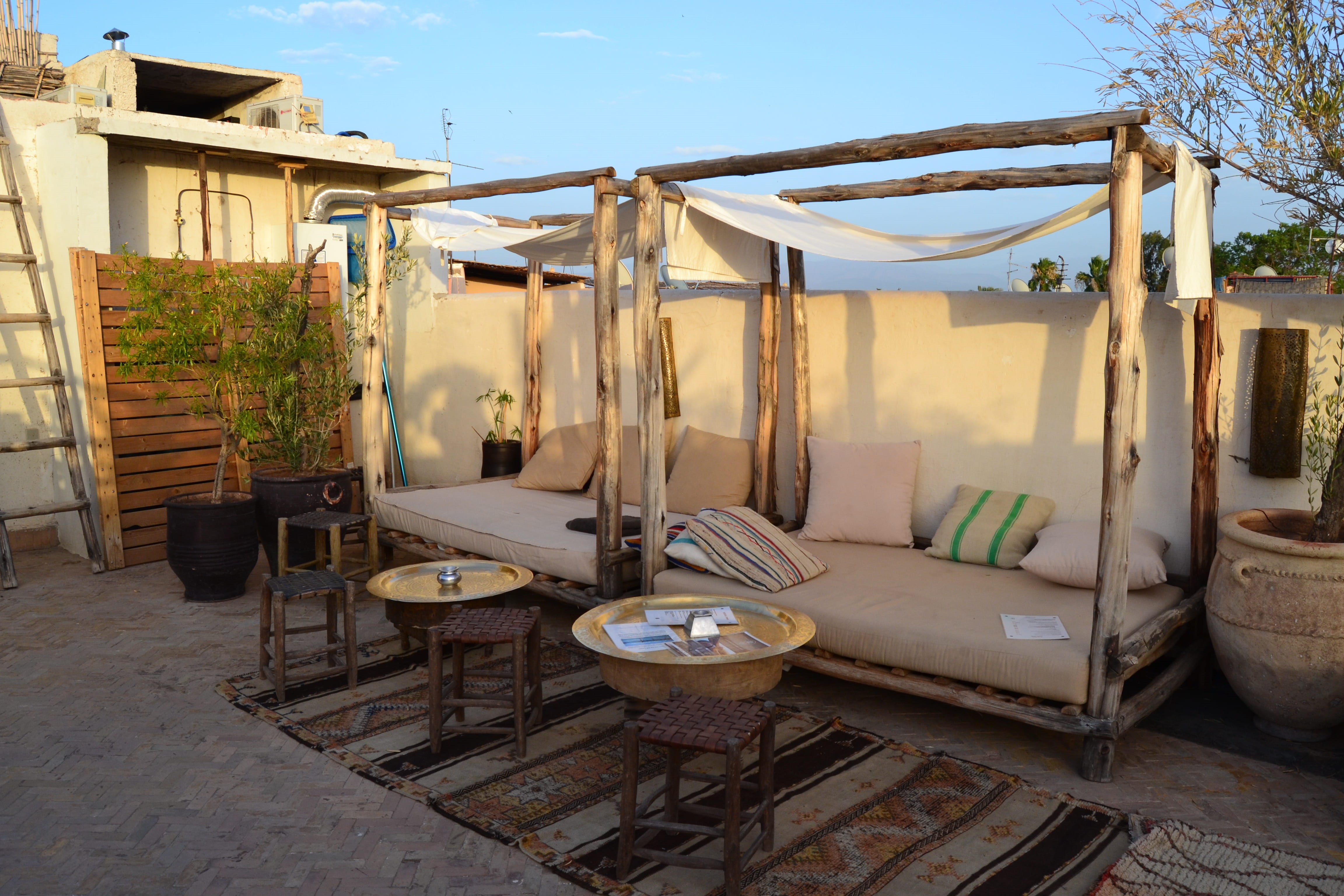 riad maison rouge, wood - material, no people, morocco, furniture, terrace, outdoors, building, empty, front or back yard, house, 4K, architecture, riad, HD Wallpaper