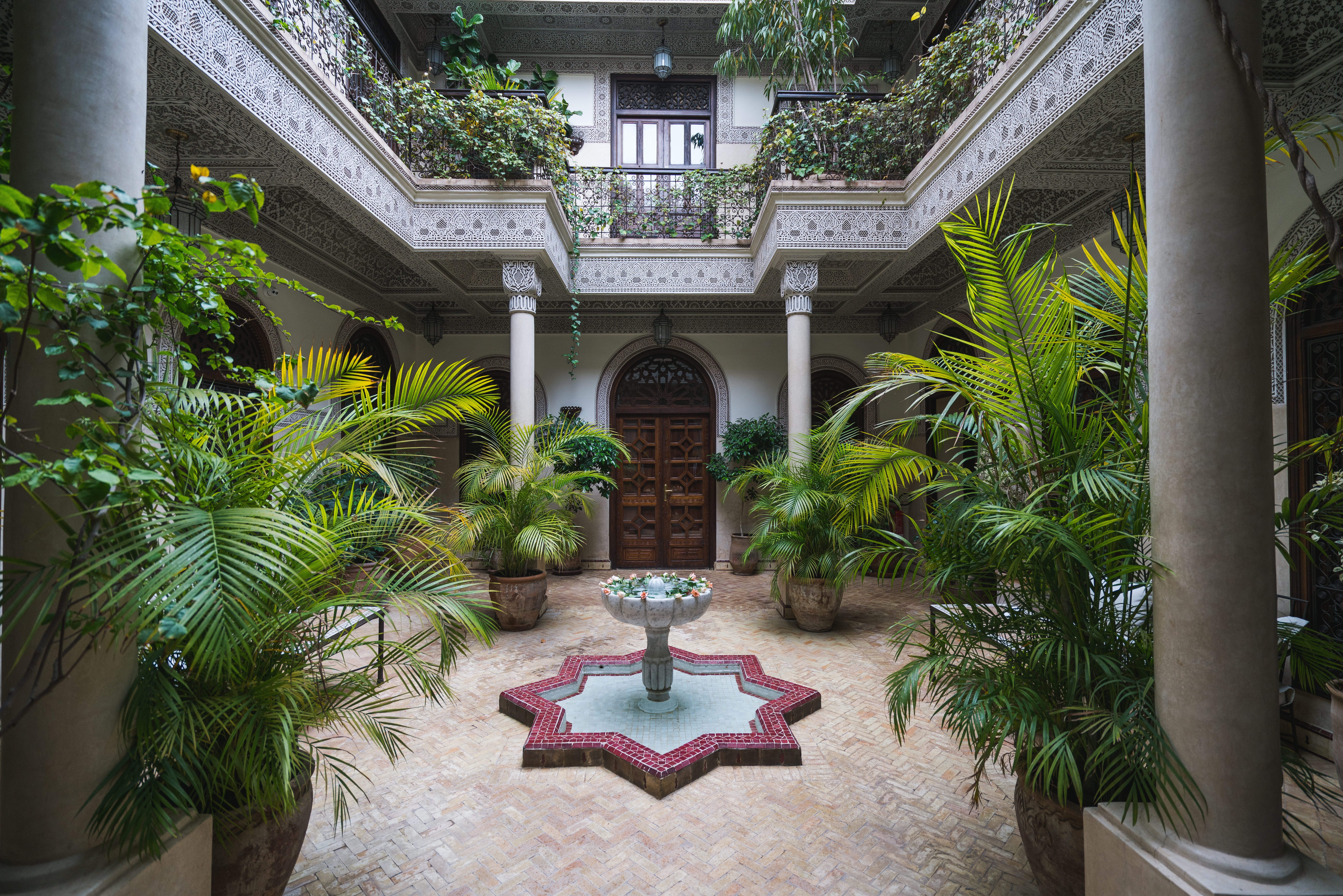 formal garden, luxury, tree, building exterior, building, no people, architecture, ornamental garden, house, riad, post, potted plant, concrete, architectural column, HD Wallpaper