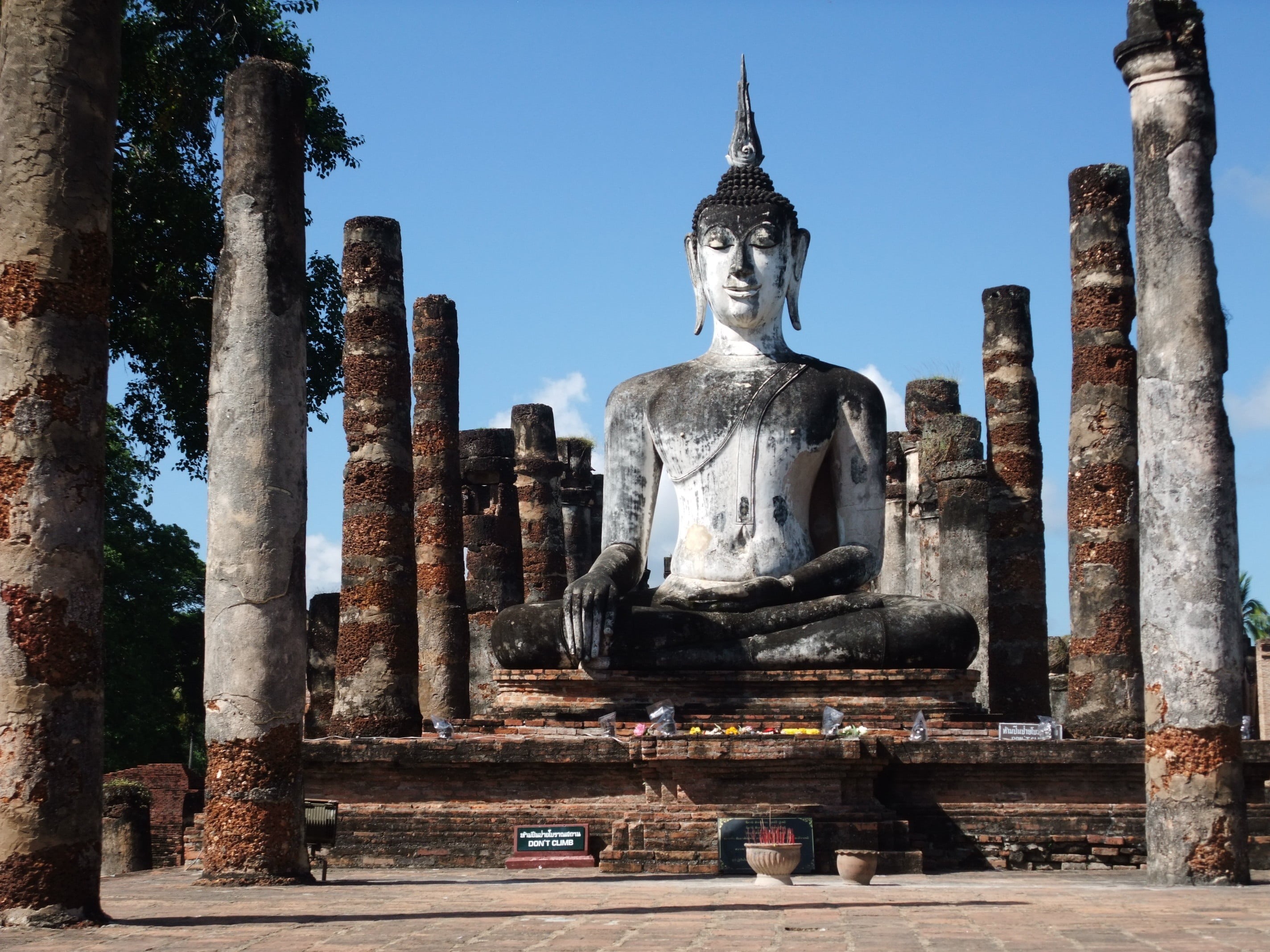 creativity, buddhism, sukhothai, 2K, building, human representation, ruins, ancient civilization, history, sculpture, architectural column, travel destinations, HD Wallpaper