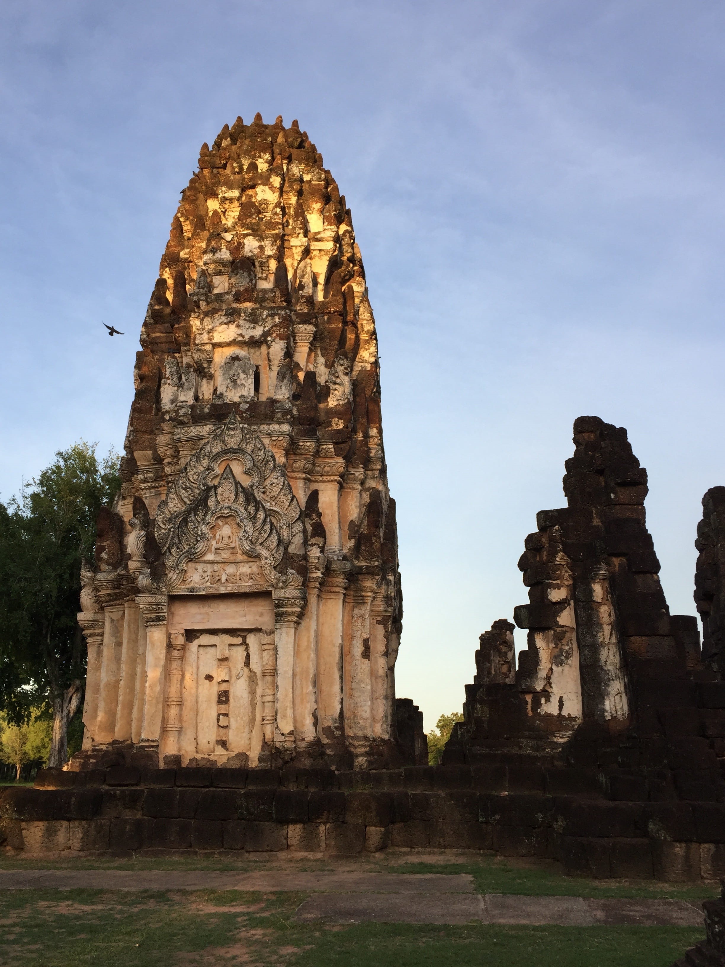 stupa, Sukhothai, travel, outdoors, day, ruined, belief, srisatchanalai, buddhist, wat, 2K, ancient civilization, spirituality, built structure, tourism, Phone HD Wallpaper