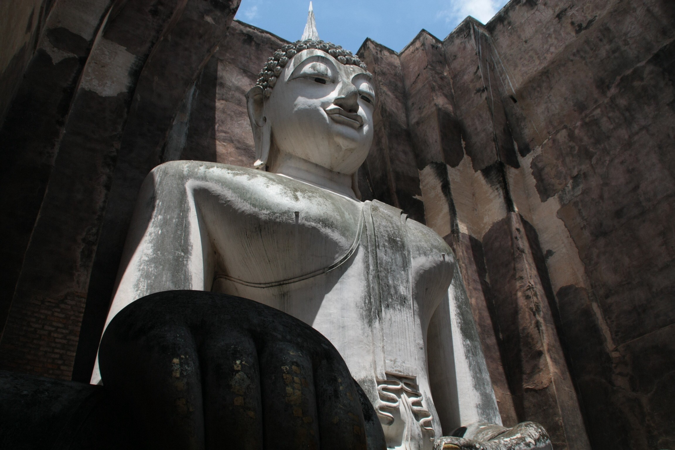 representation, history, low angle view, wat si chum, building, architecture, religion, idol, 1080P, place of worship, the past, built structure, sukhothai historical park, HD Wallpaper