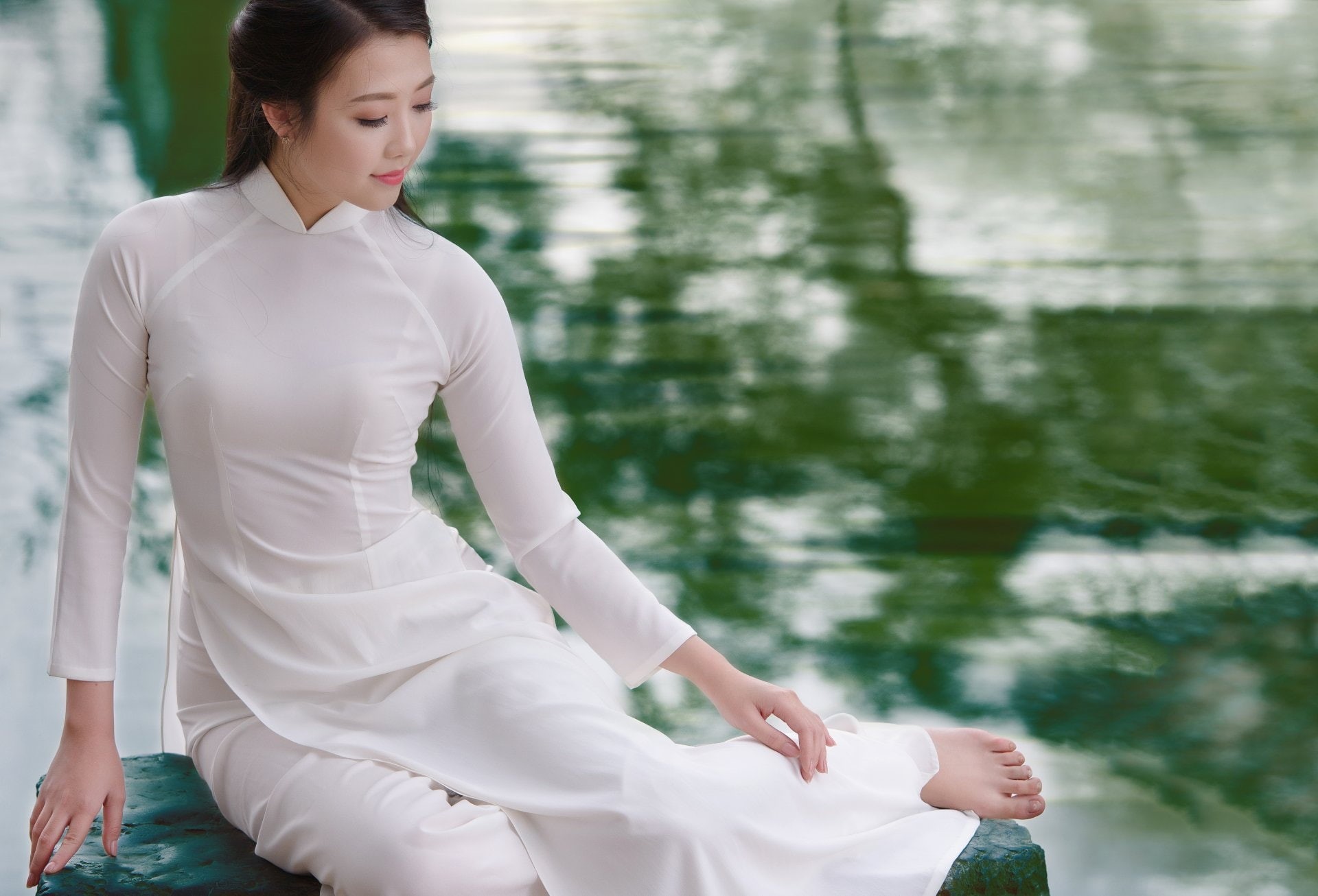 nature, looking, young adult, fashion, Women, outdoors, one person, leisure activity, three quarter length, real people, Model, 1080P, sitting, dress, HD Wallpaper