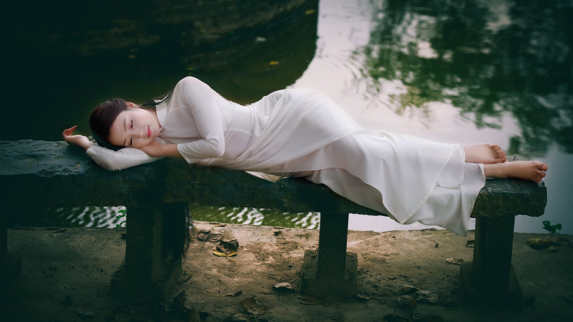 Ao Dai, Women, one person, real people, eyes closed, seat, Girl, resting, nature, day, outdoors, Model, lying down, Asian, young women, casual clothing, HD Wallpaper