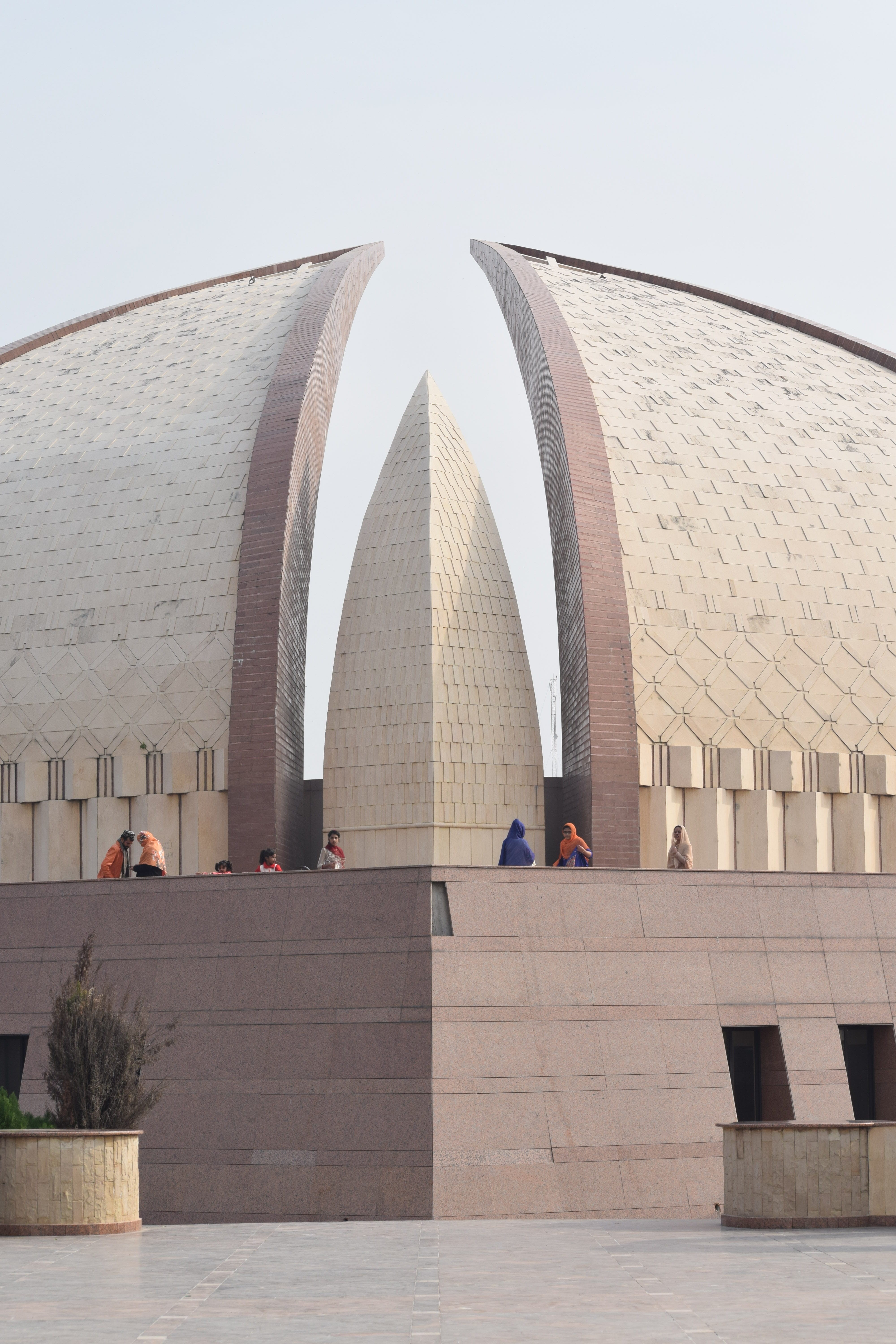 built structure, the past, travel, real people, travel destinations, day, 5K, tourism, sky, building exterior, nature, pakistan, architecture, men, group of people, Phone HD Wallpaper