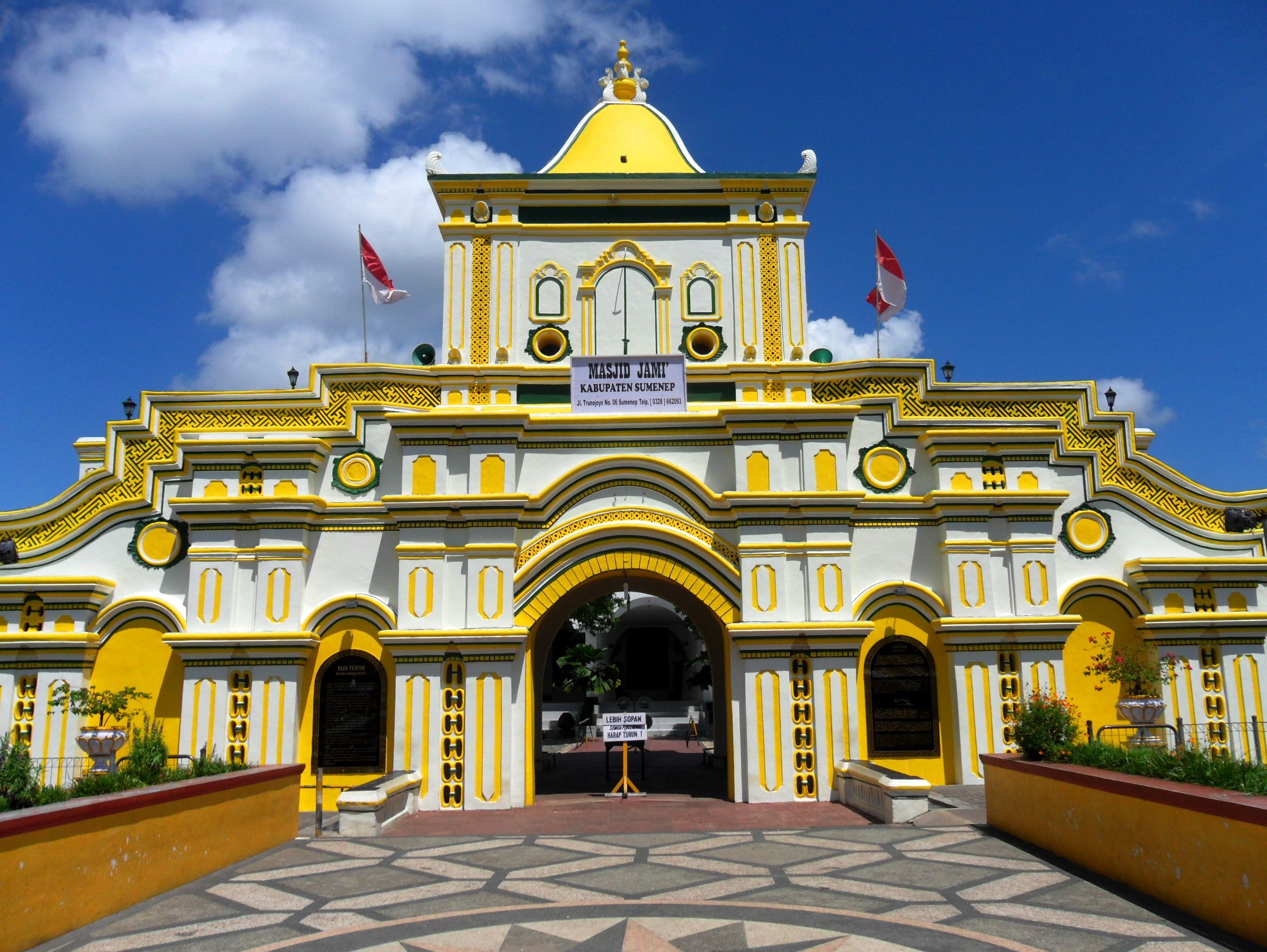 Mosque, arch, travel destinations, spirituality, sumenep, no people, nature, Masjid, cloud - sky, ornate, landscape, east java, facade, religion, Madura, HD Wallpaper