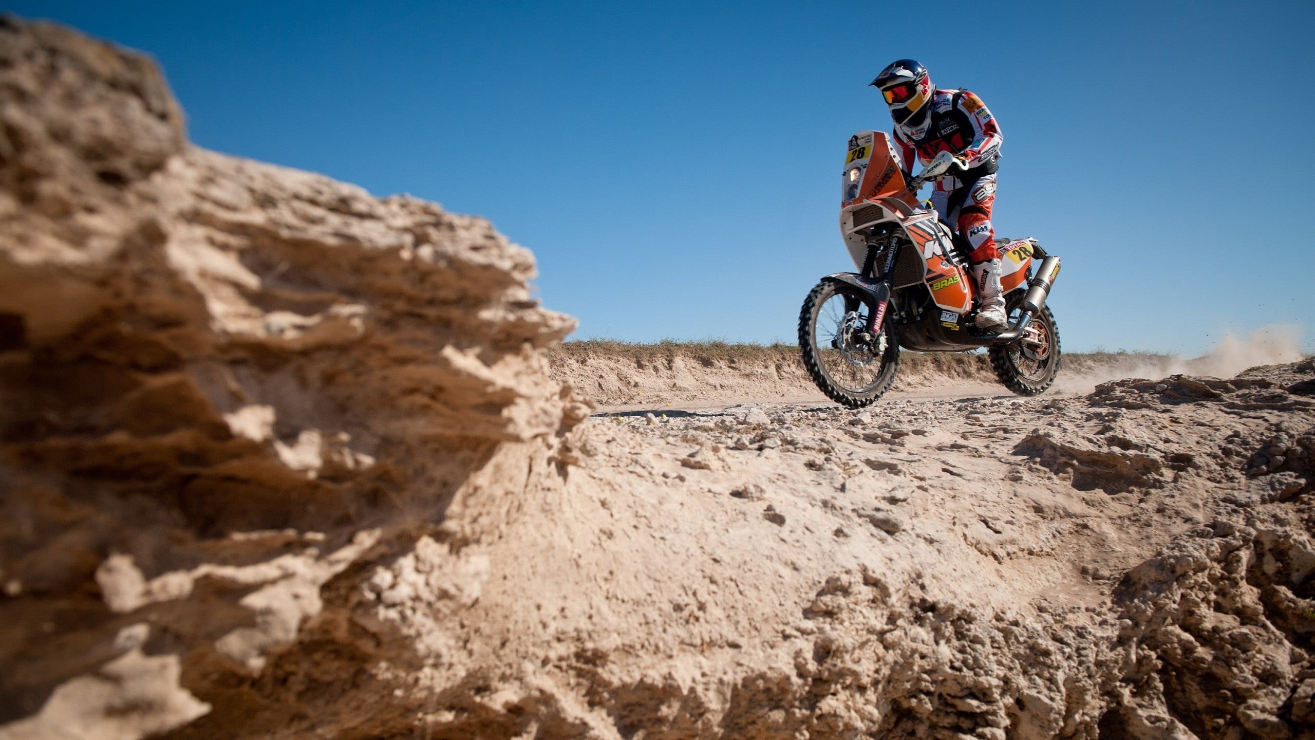 land, effort, biker, rally, extreme Terrain, extreme Sports, sports Helmet, red, racer, white, nature, speed, riding, crash helmet, sport, competition, HD Wallpaper