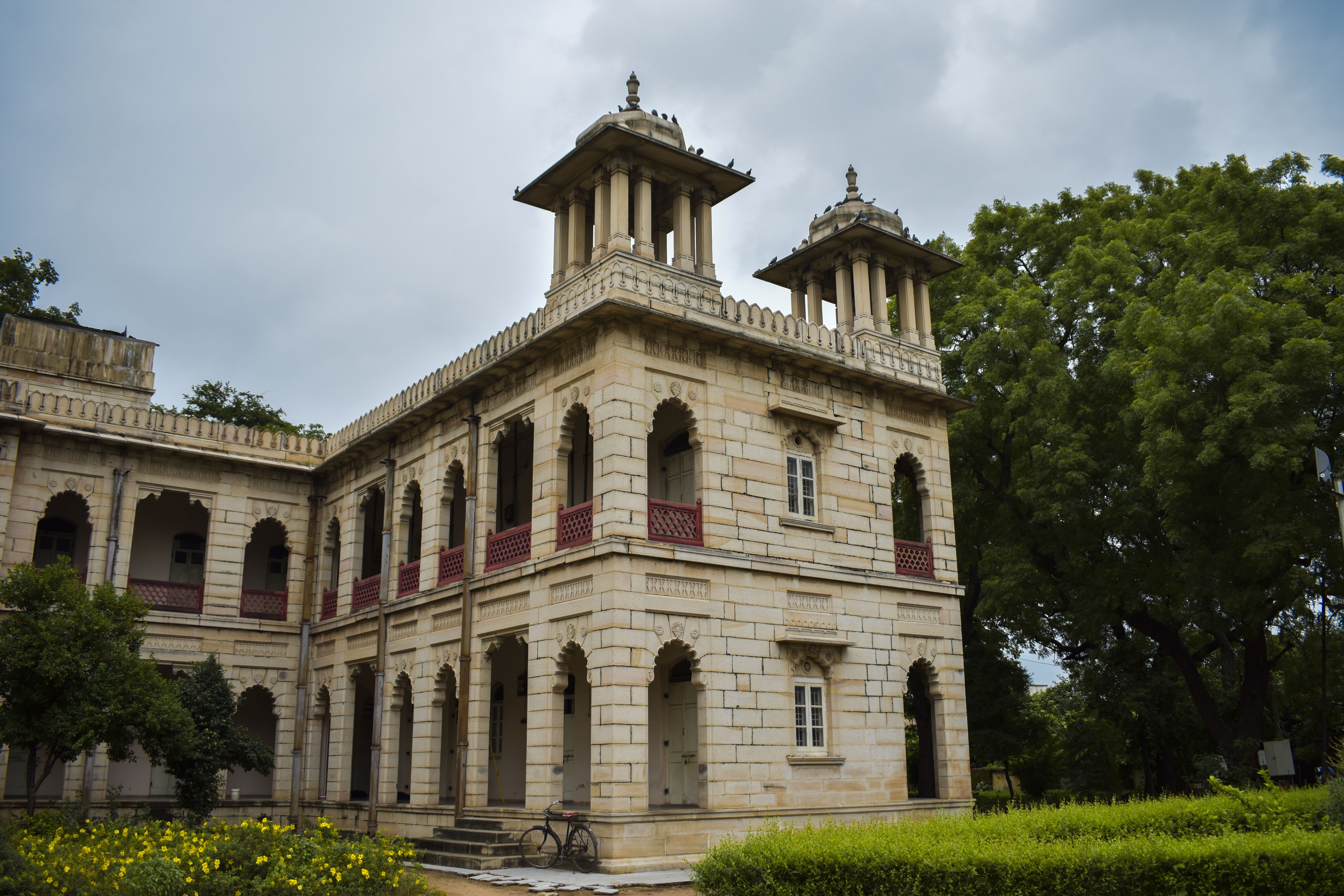 nature, india, architecture, vadodara, facade, travel destinations, cloud - sky, 5K, sky, day, grass, the past, religion, tree, outdoors, building, incidental people, HD Wallpaper