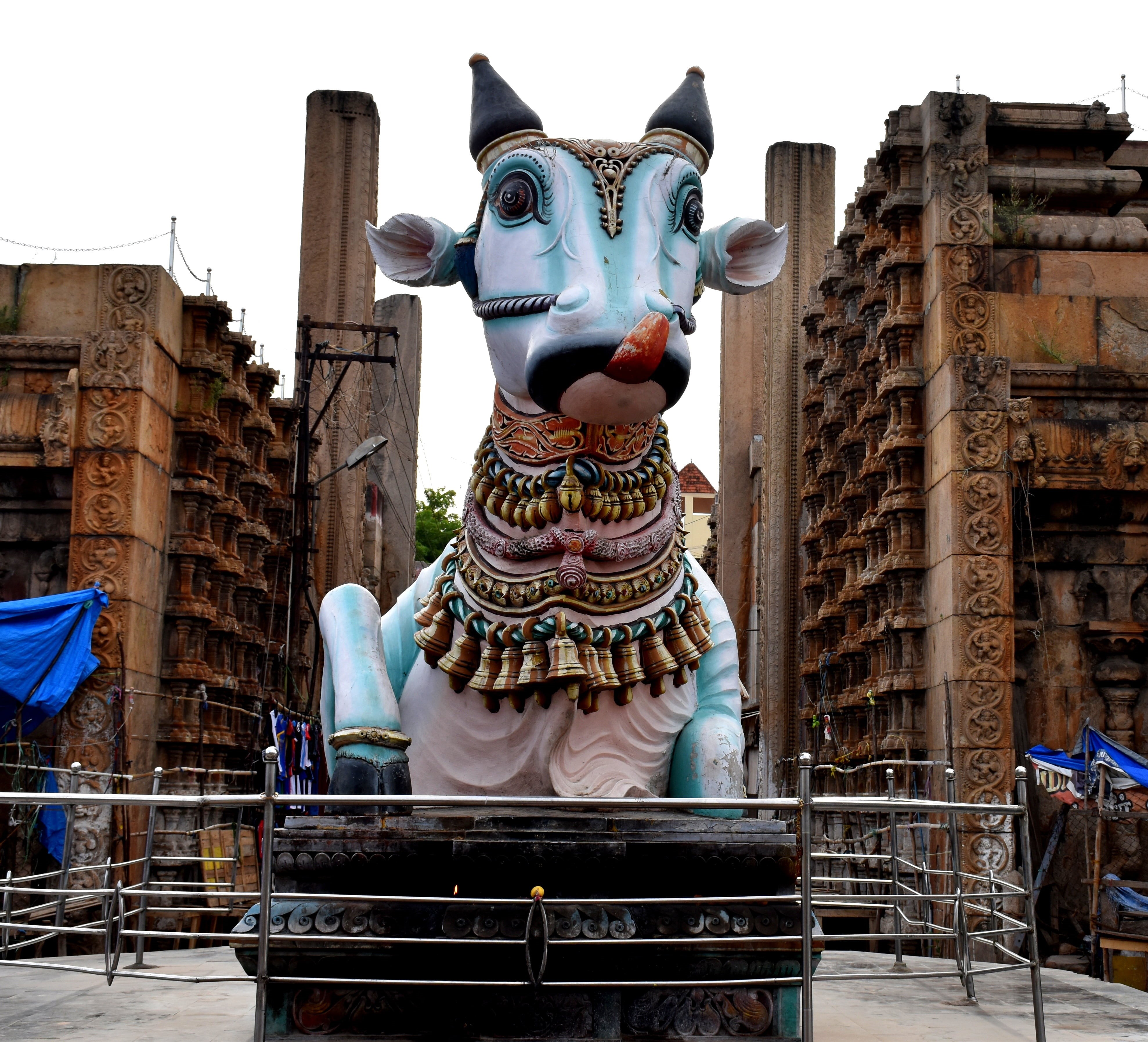 day, asia, building exterior, clear sky, representation, belief, temple - Building, building, craft, traditional, buddhism, place of worship, statue, madurai, HD Wallpaper