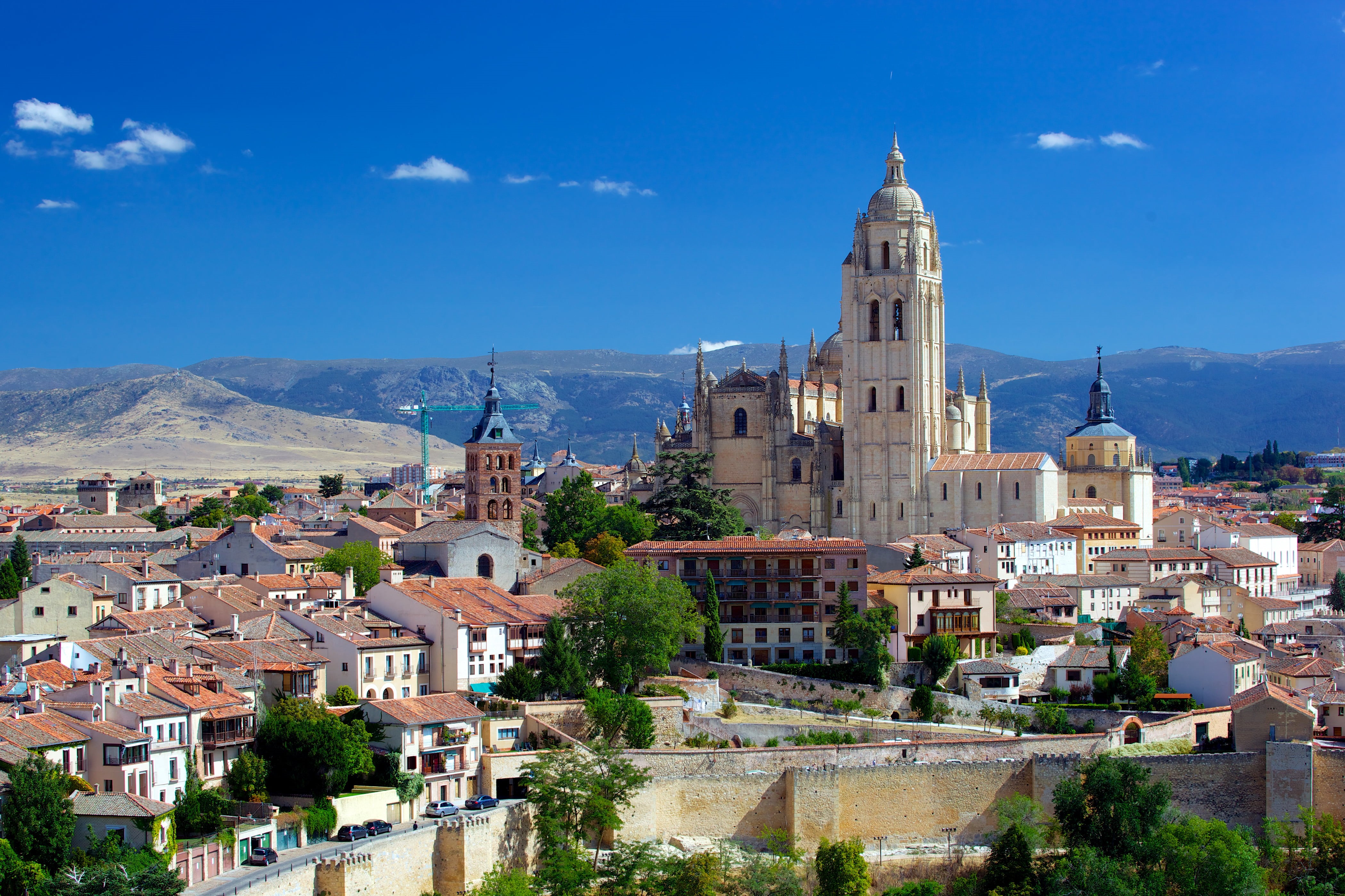 building, travel destinations, building exterior, tower, outdoors, city, architecture, Segovia Cathedral, place of worship, The monastery, Temple, religion, HD Wallpaper