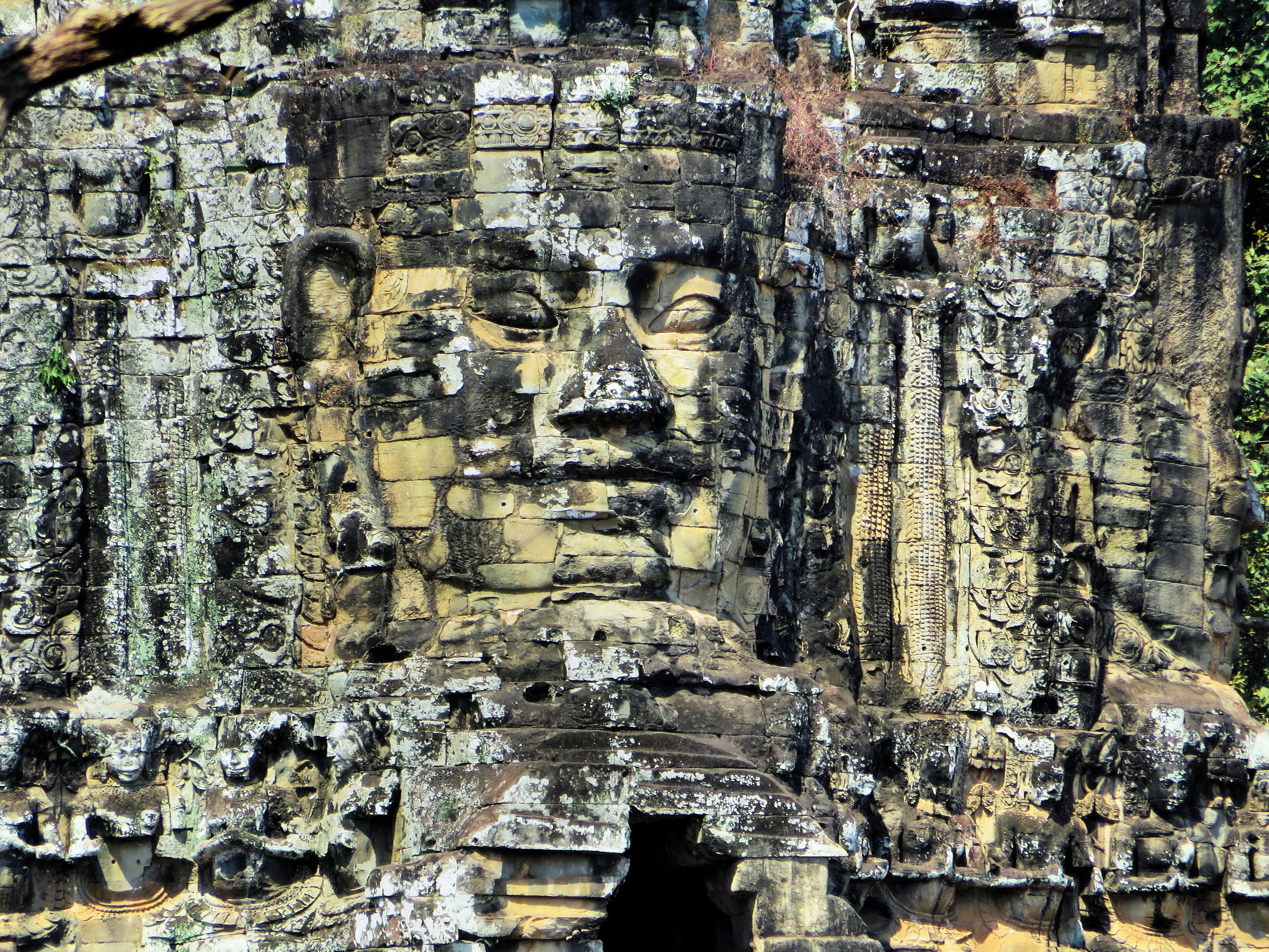 old, history, representation, backgrounds, human representation, architecture, 4K, built structure, bayon, art and craft, creativity, ruin, angkor, weathered, HD Wallpaper