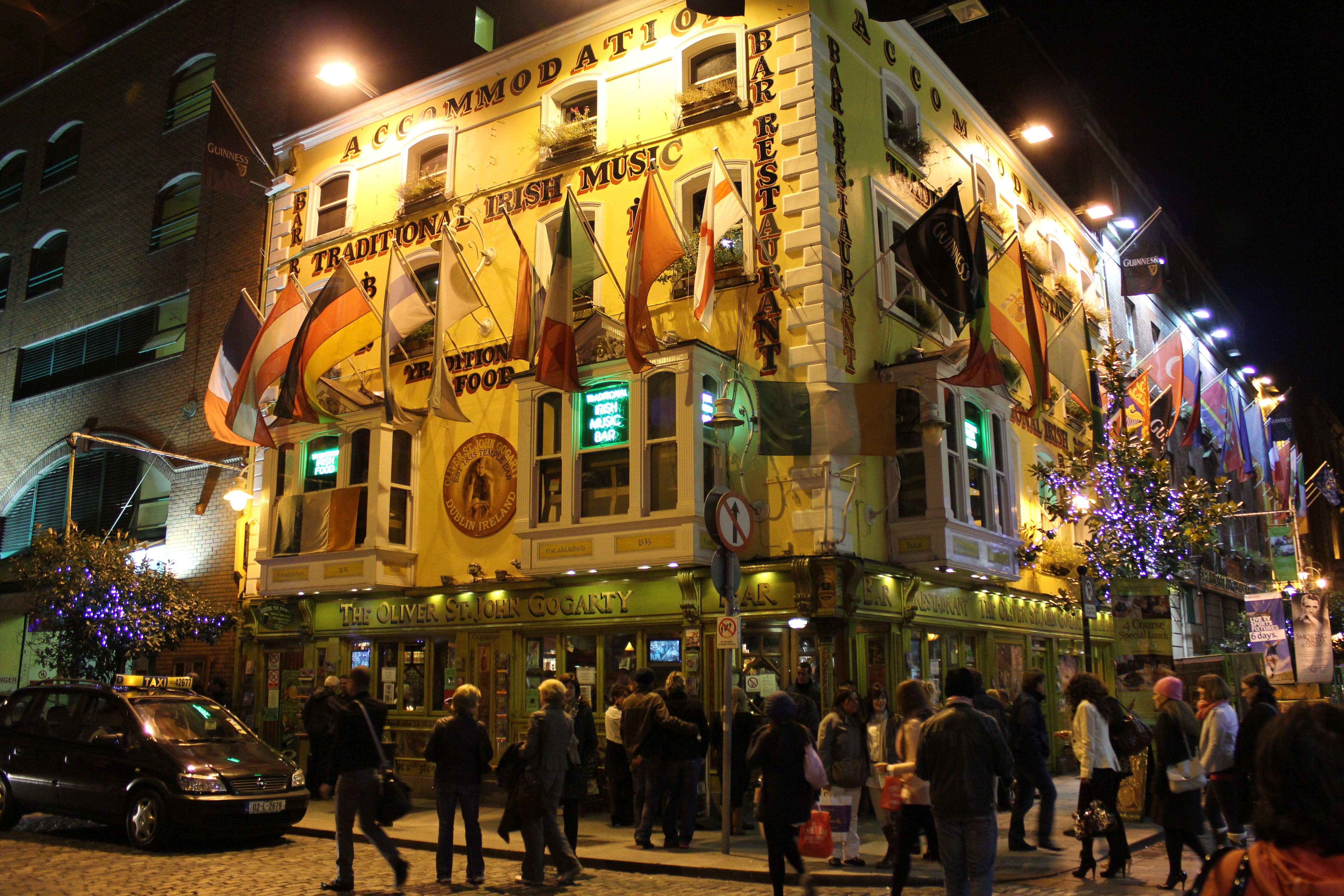 travel, building exterior, women, crowd, building, group of people, temple bar, tourism, night, architecture, illuminated, men, street, nightlife, leisure, HD Wallpaper
