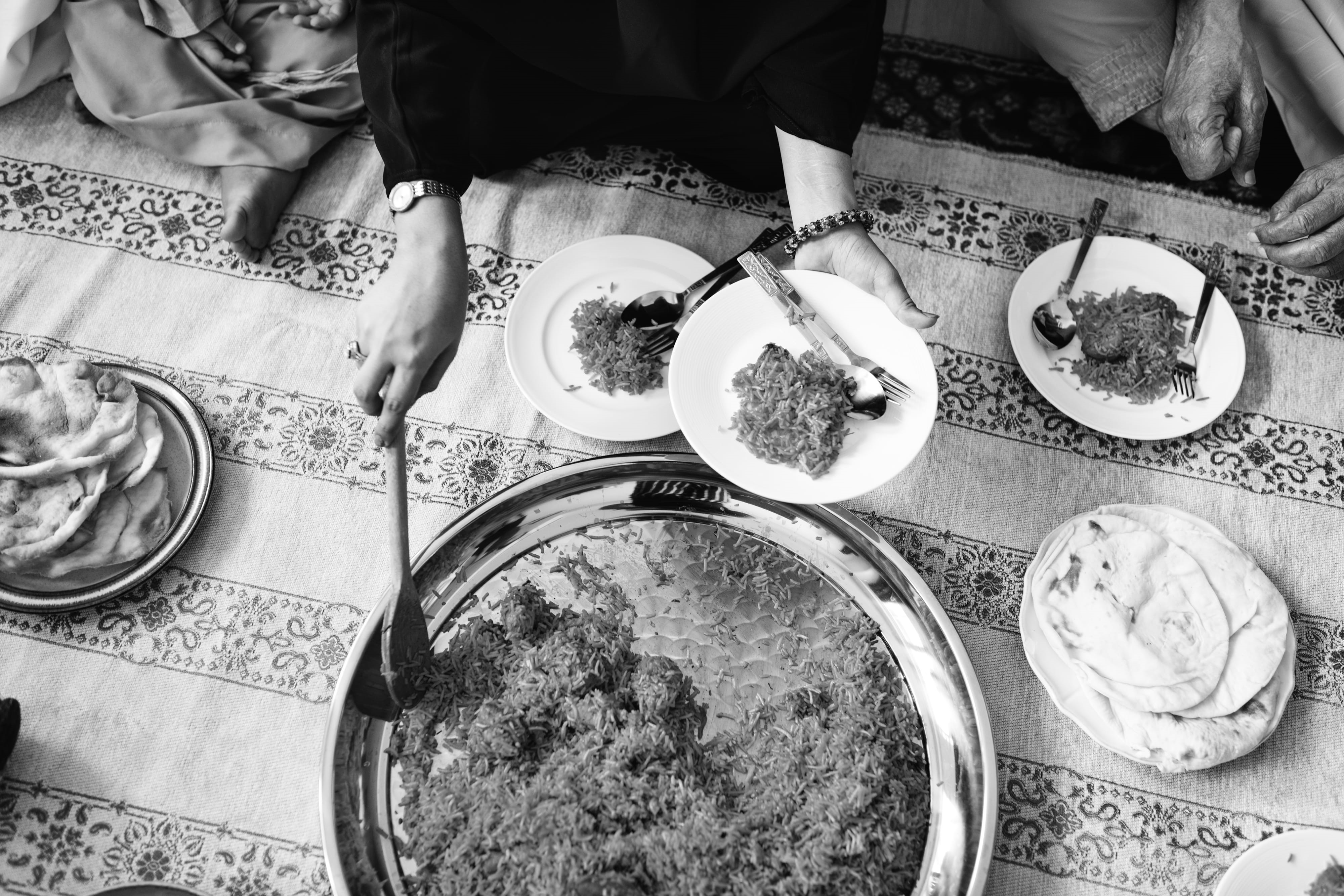 chicken biryani, menu, dinner, healthy eating, family, people, feasting, two people, plate, 4K, muslim, on the floor, celebrating, cookery, fried rice, HD Wallpaper