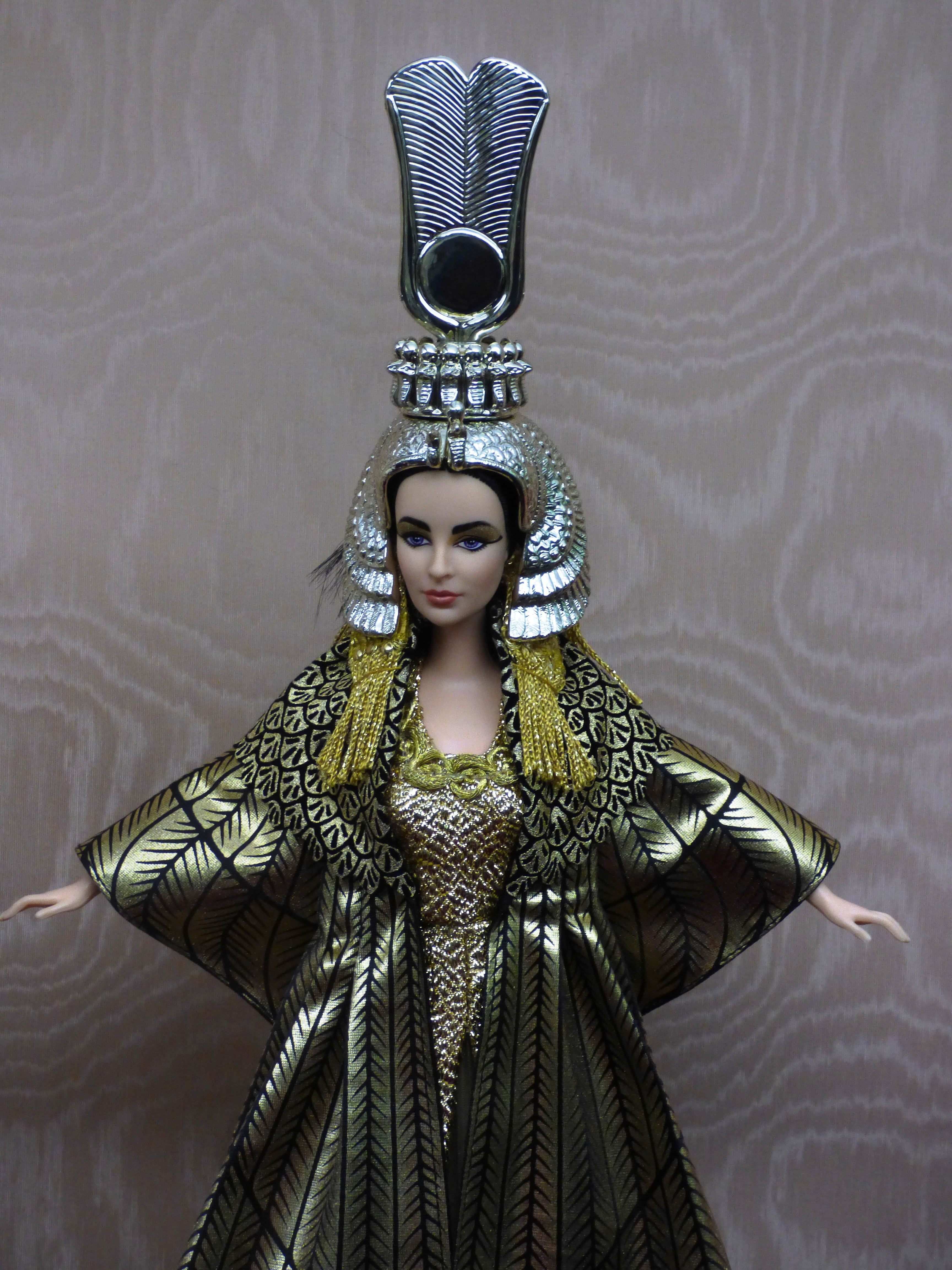 fashion, egypt, studio shot, human representation, crown, wall - building feature, character, headwear, hairstyle, costume, waist up, women, adult, occupation, Phone HD Wallpaper