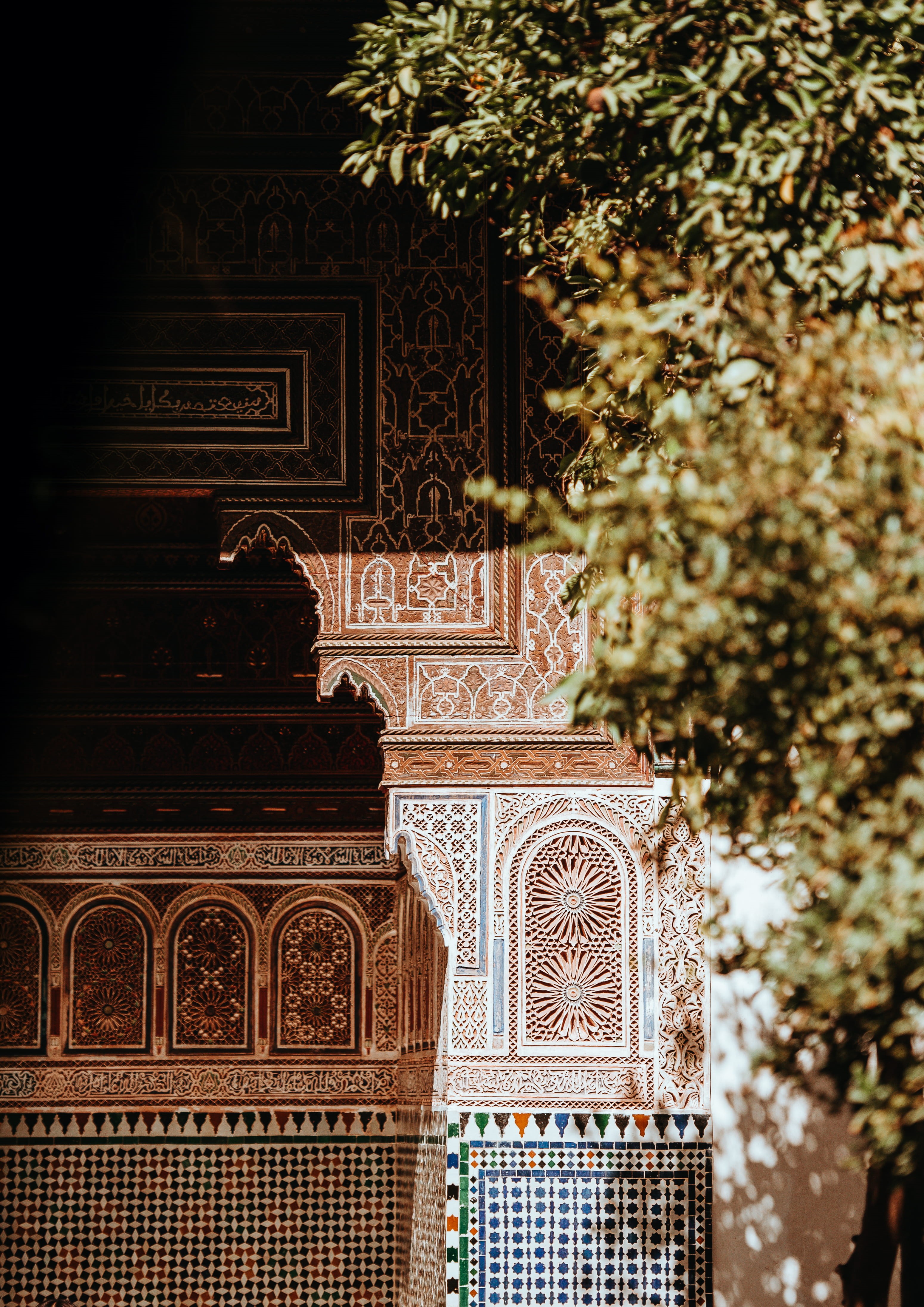 green, craft, low angle view, design, tree, shadow, 4K, moroccan, plant, no people, built structure, art and craft, building exterior, morocco, nature, Phone HD Wallpaper