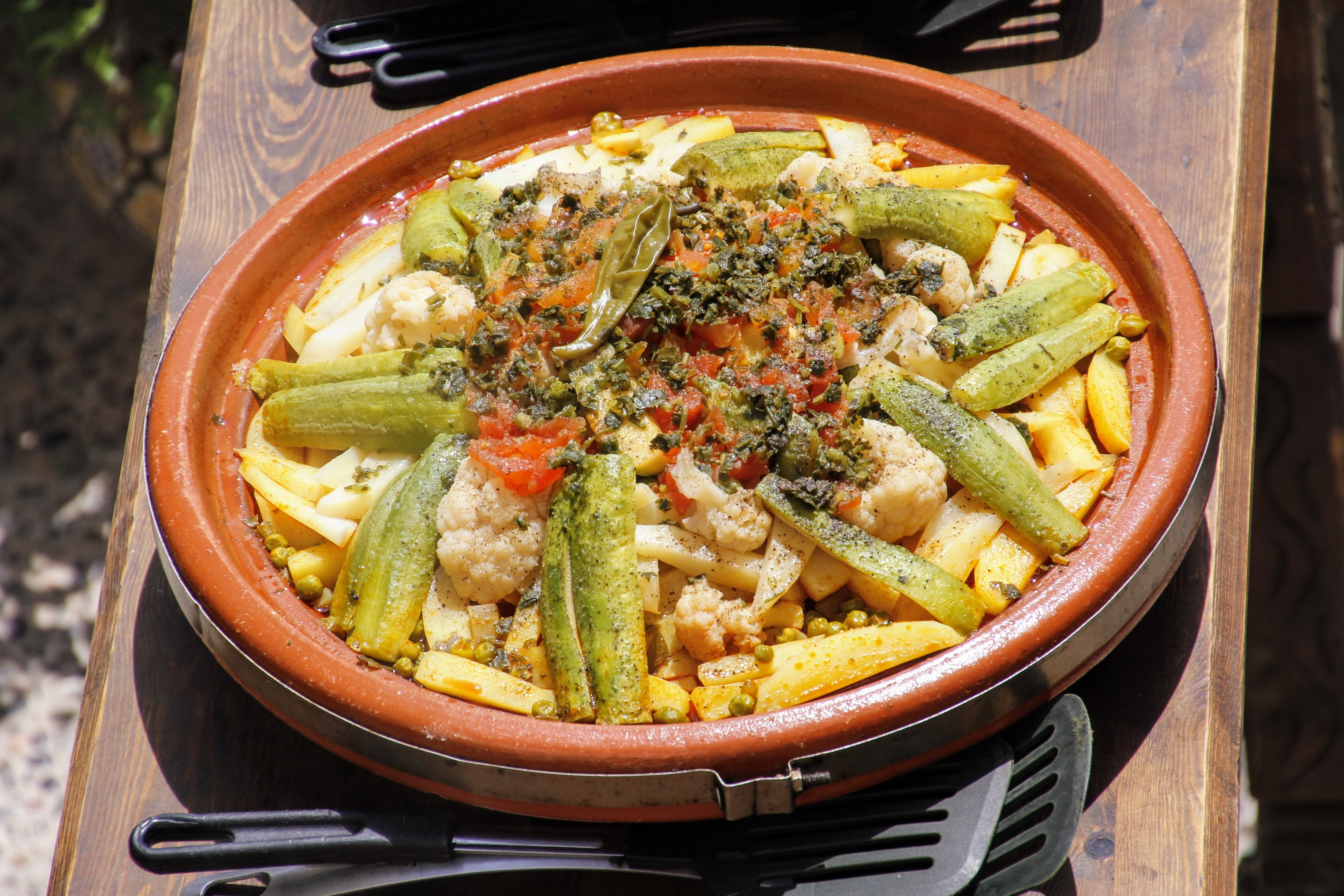 cooking pan, food and drink, no people, wellbeing, kitchen utensil, healthy eating, served, ceramic, food, morocco, baking dish, Moroccan, dinner, green, HD Wallpaper