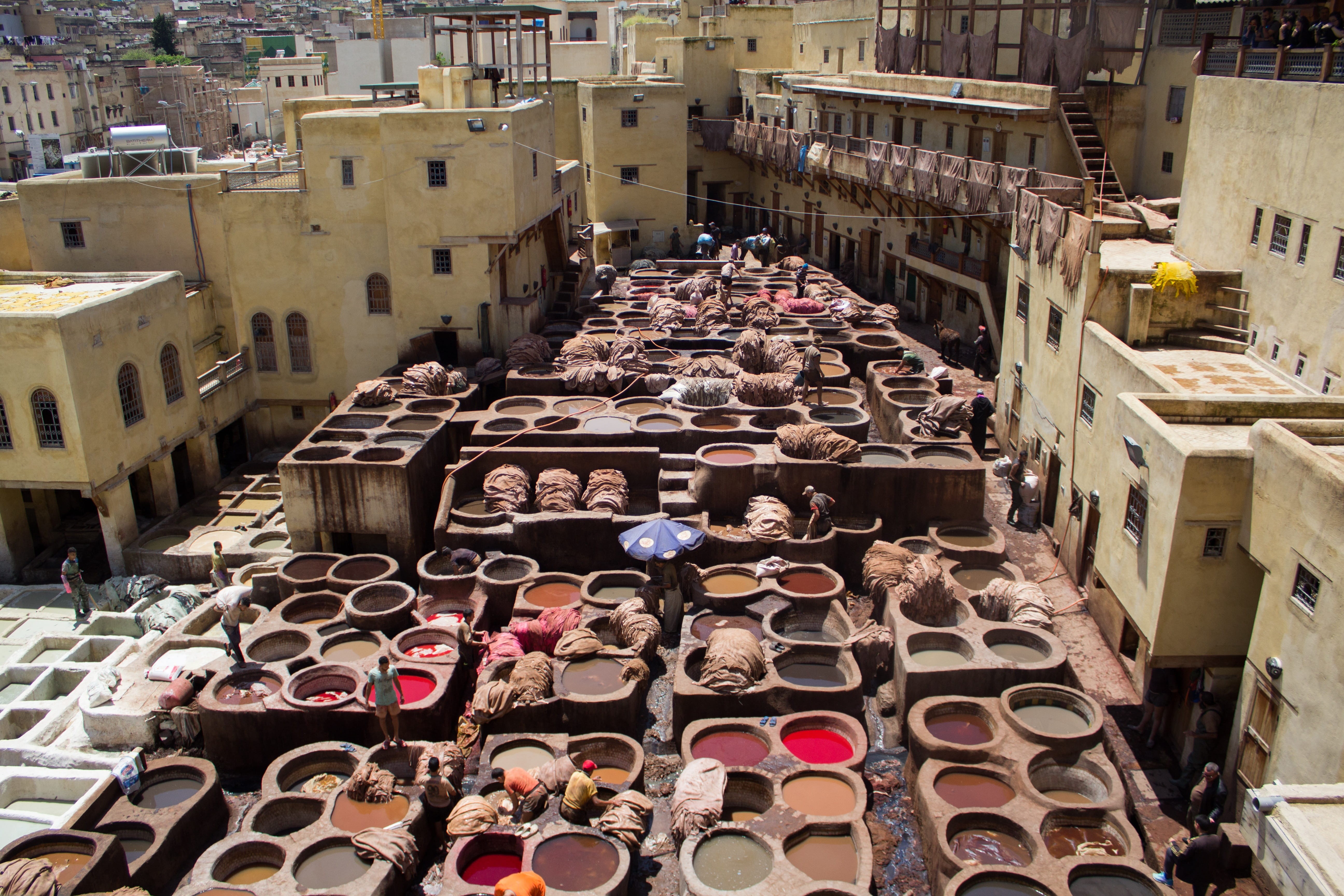 outdoors, smelly, morocco, fes, fez, building exterior, sunlight, arrangement, market, building, large group of objects, moroccan, no people, skins, business, HD Wallpaper