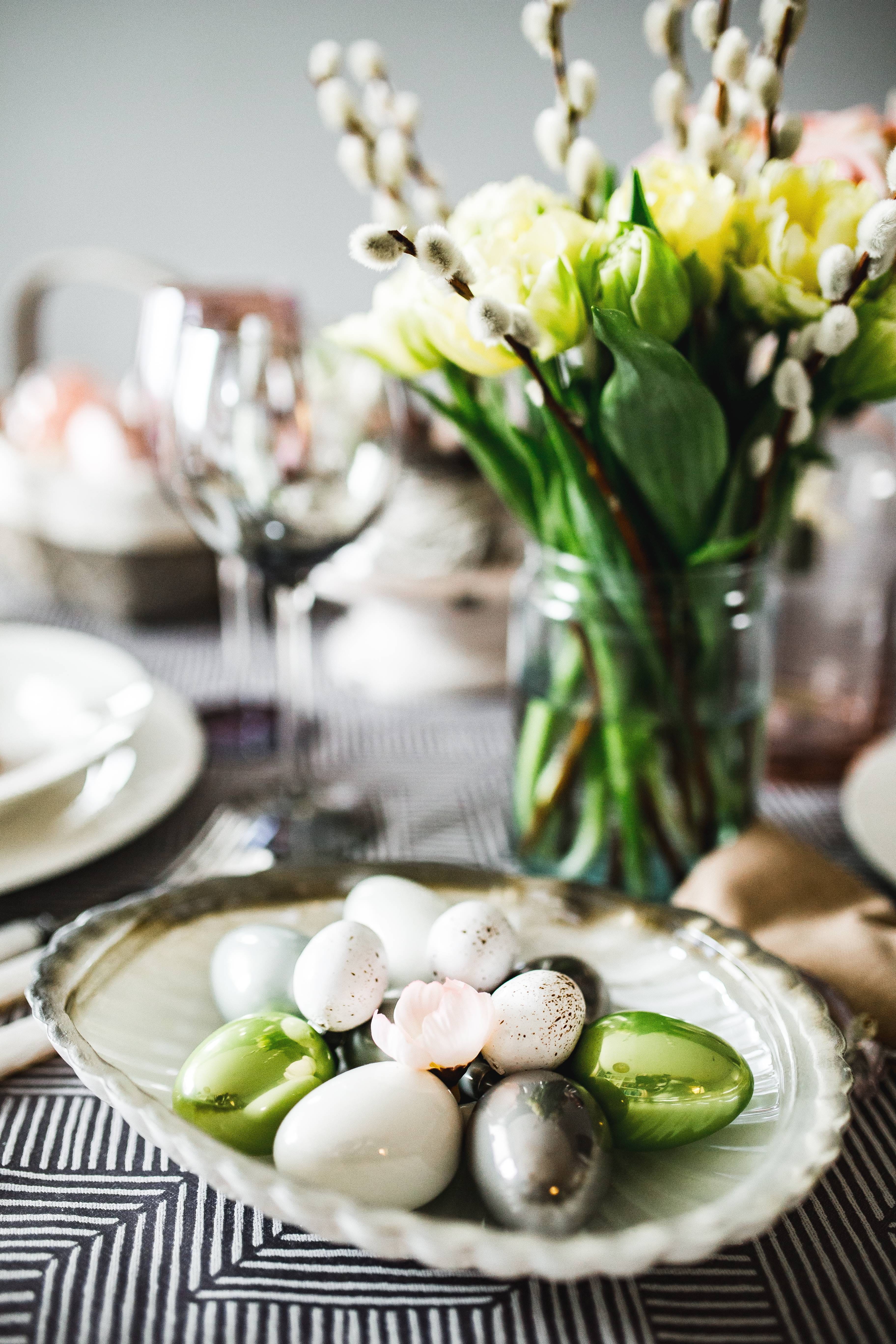 tablecloth, high angle view, arrangement, crockery, healthy eating, selective focus, celebration, close-up, holidays, still life, Round, decorations, table, Phone HD Wallpaper