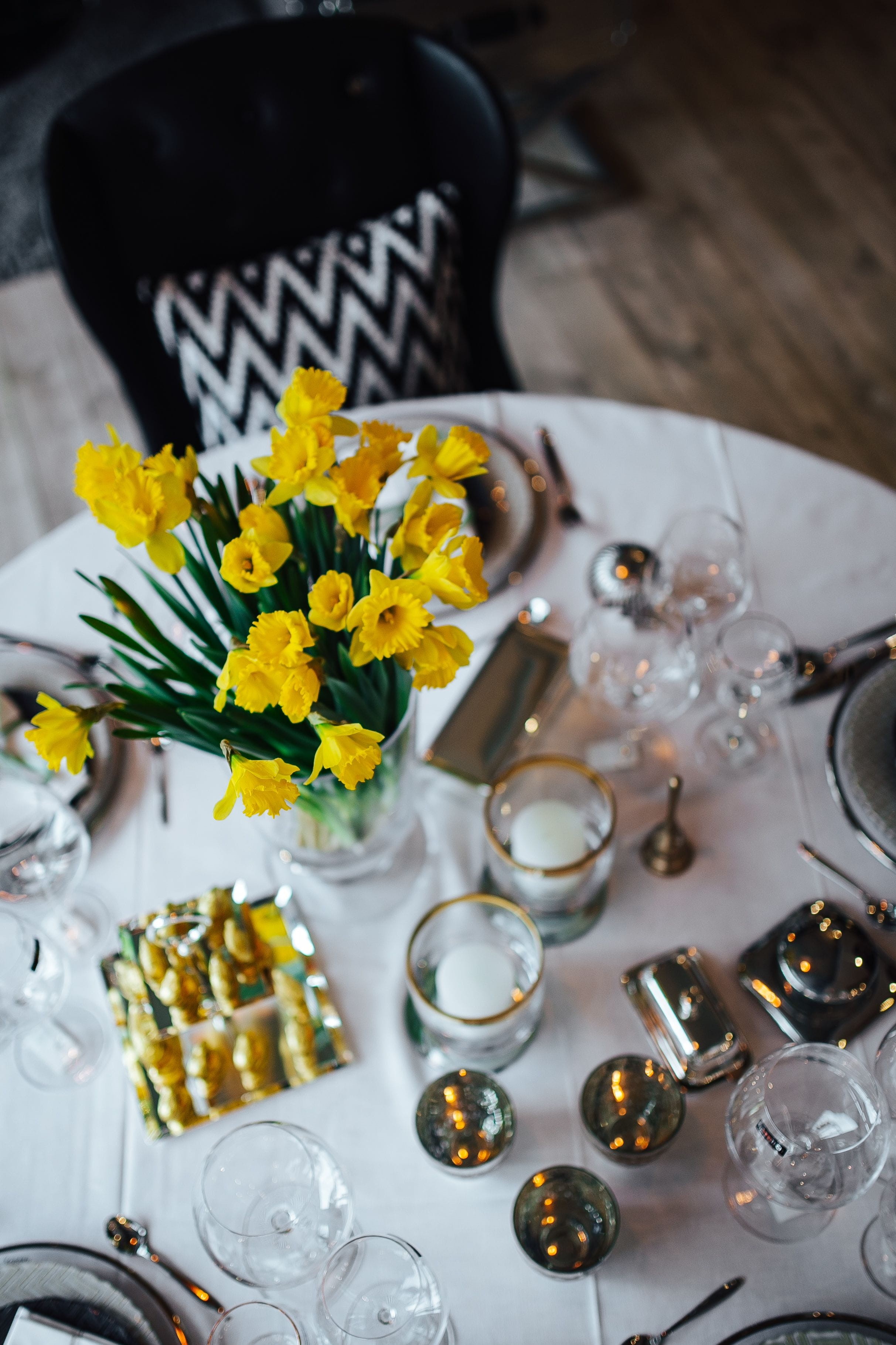 close-up, plates, decorations, candle, flowering plant, 2K, decoration, glass - material, lunch, still life, freshness, jewelry, luxury, motifs, glasses, Phone HD Wallpaper