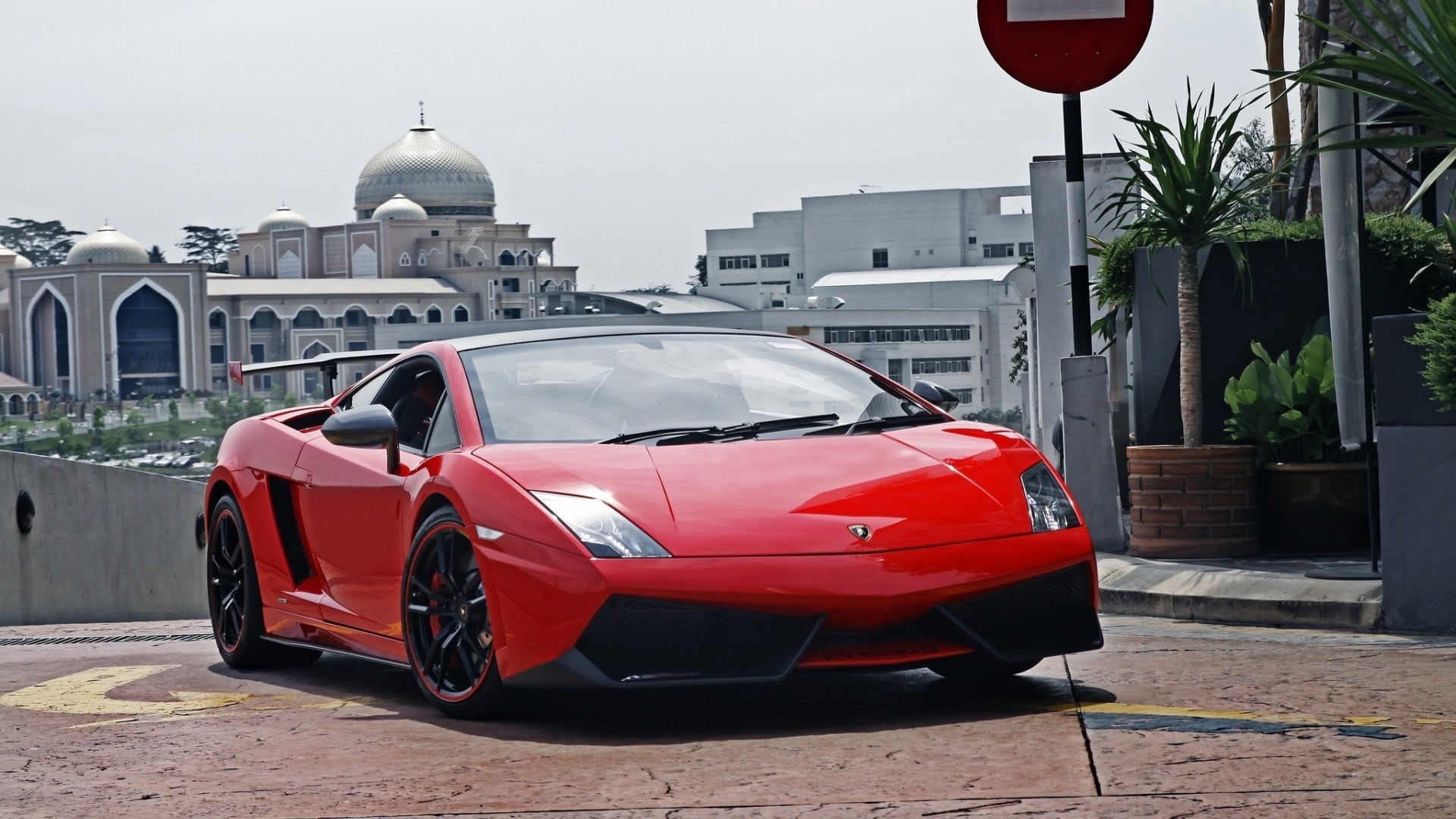 place of worship, land vehicle, built structure, car, day, building, luxury, architecture, travel, outdoors, street, personal, motor vehicle, transportation, HD Wallpaper