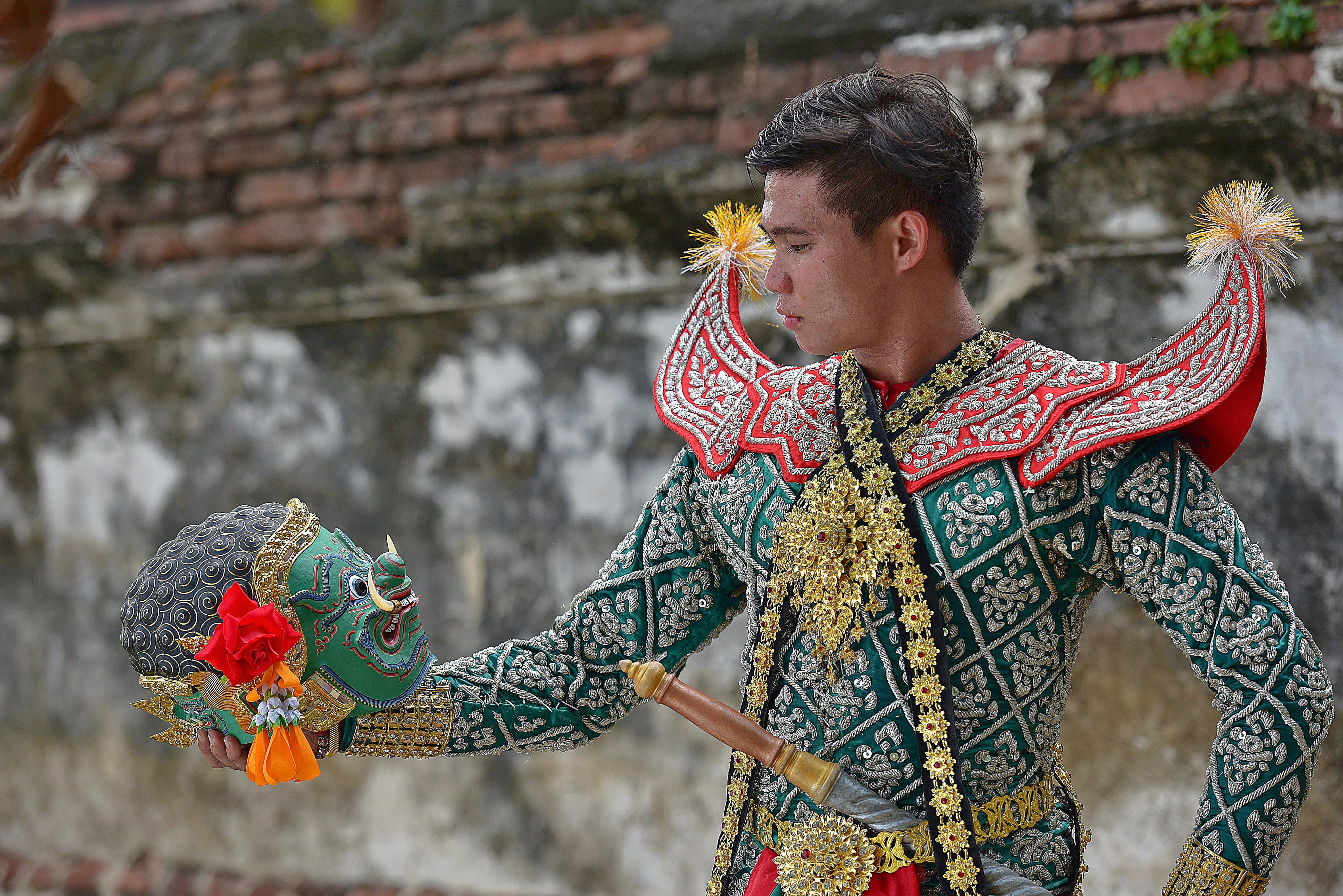 brick, young adult, costume, one person, adult, khon, man, ramayana, human arm, traditional clothing, siam, mask, leisure activity, 5K, dancing, arts culture and entertainment, HD Wallpaper