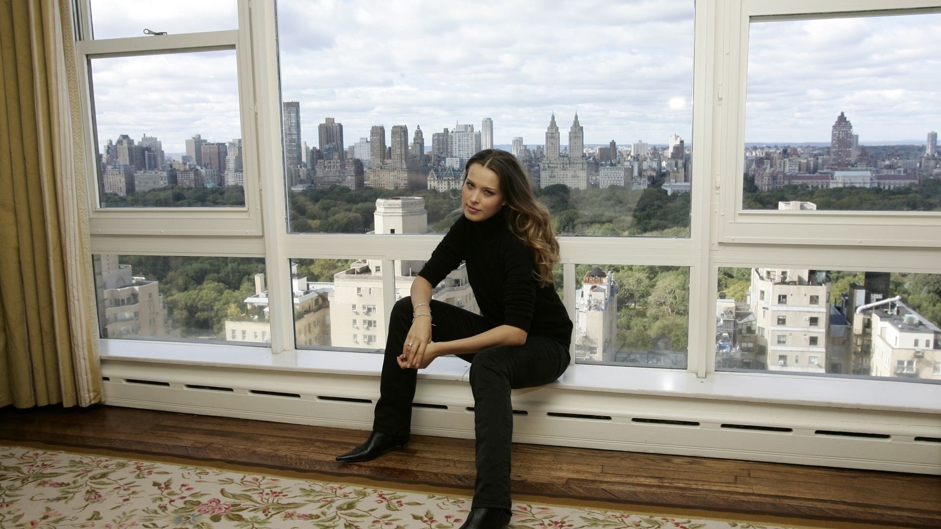 Petra Nemcova, building, hairstyle, portrait, flooring, contemplation, full length, glass - material, real people, black clothing, beautiful woman, built structure, HD Wallpaper