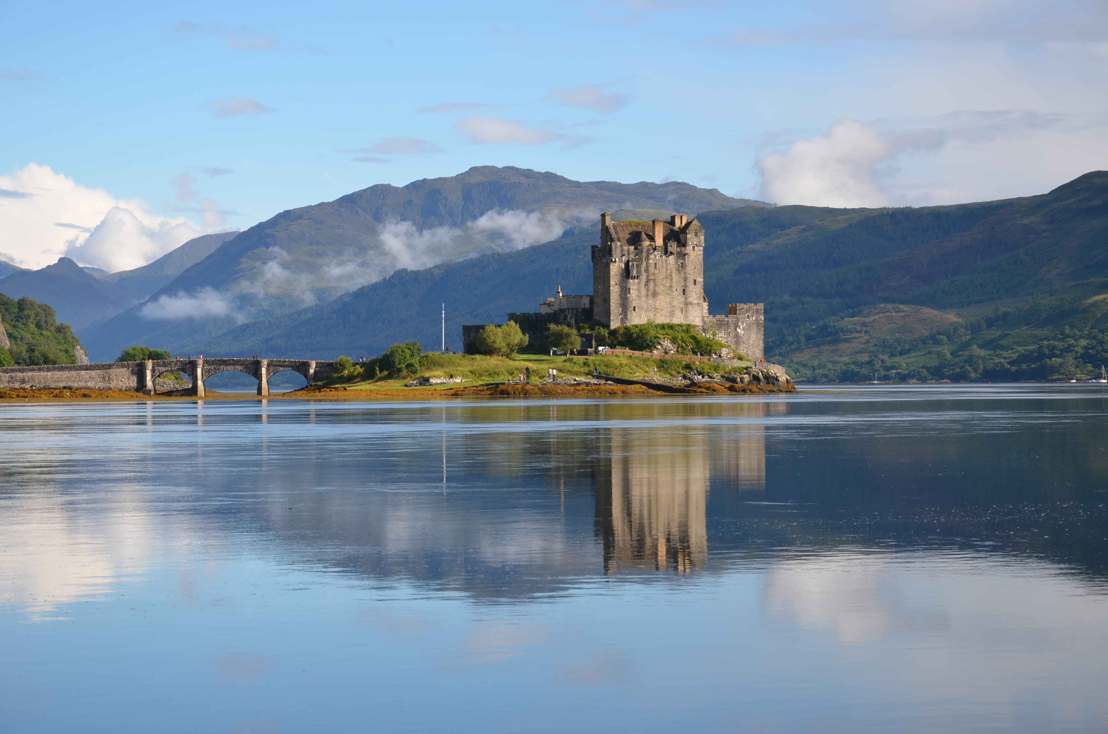 eilean donan, waterfront, lake, architecture, reflection, built structure, building, scenics - nature, history, nature, building exterior, sky, mountain range, HD Wallpaper
