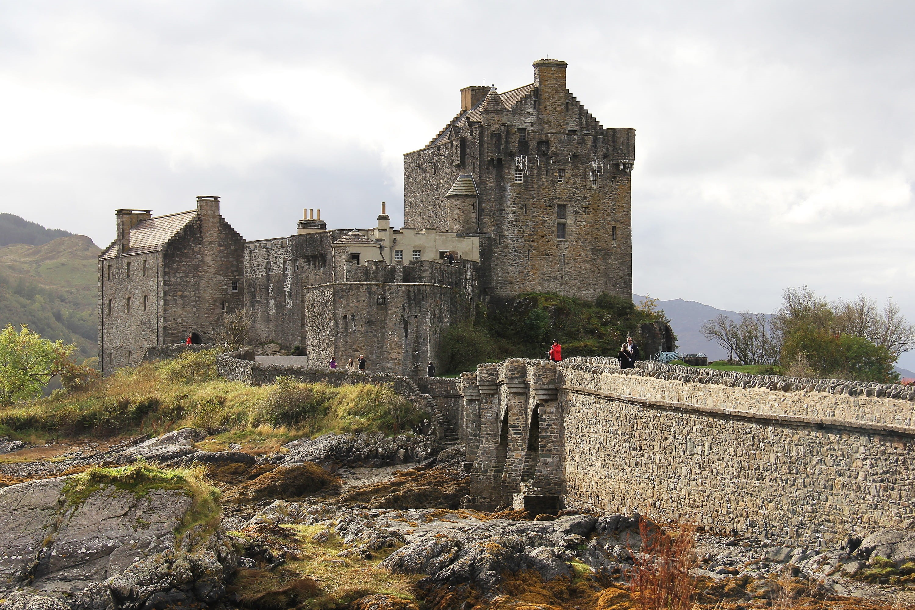 eilean donan castle, history, building exterior, countryside, old, tourism, 2K, scotland, sky, isle of skye, built structure, historical, highland, day, HD Wallpaper
