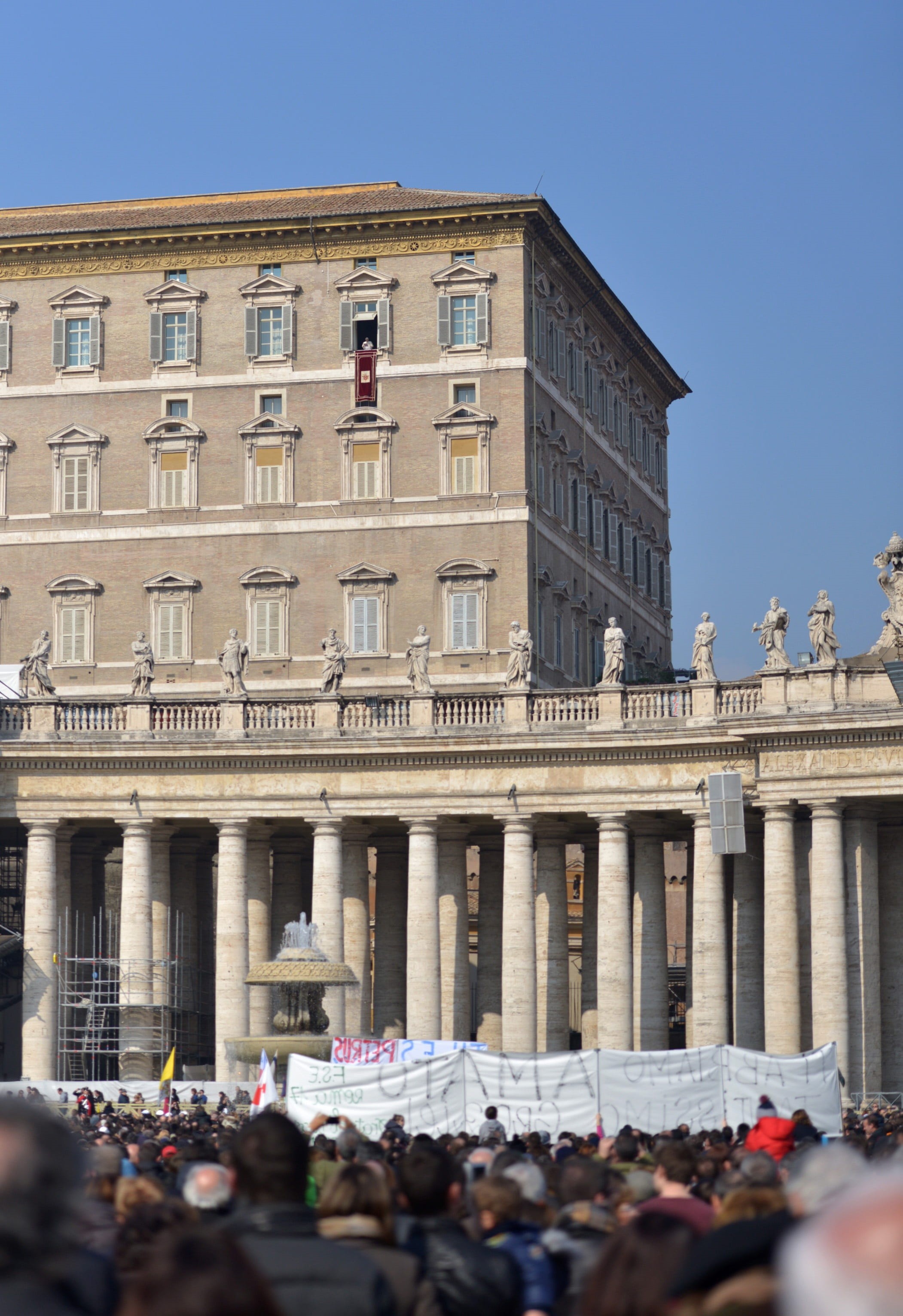 2K, francis, city, pope francis, history, architectural column, lifestyles, group of people, building exterior, holy father, clear sky, pontiff, crowd, Phone HD Wallpaper