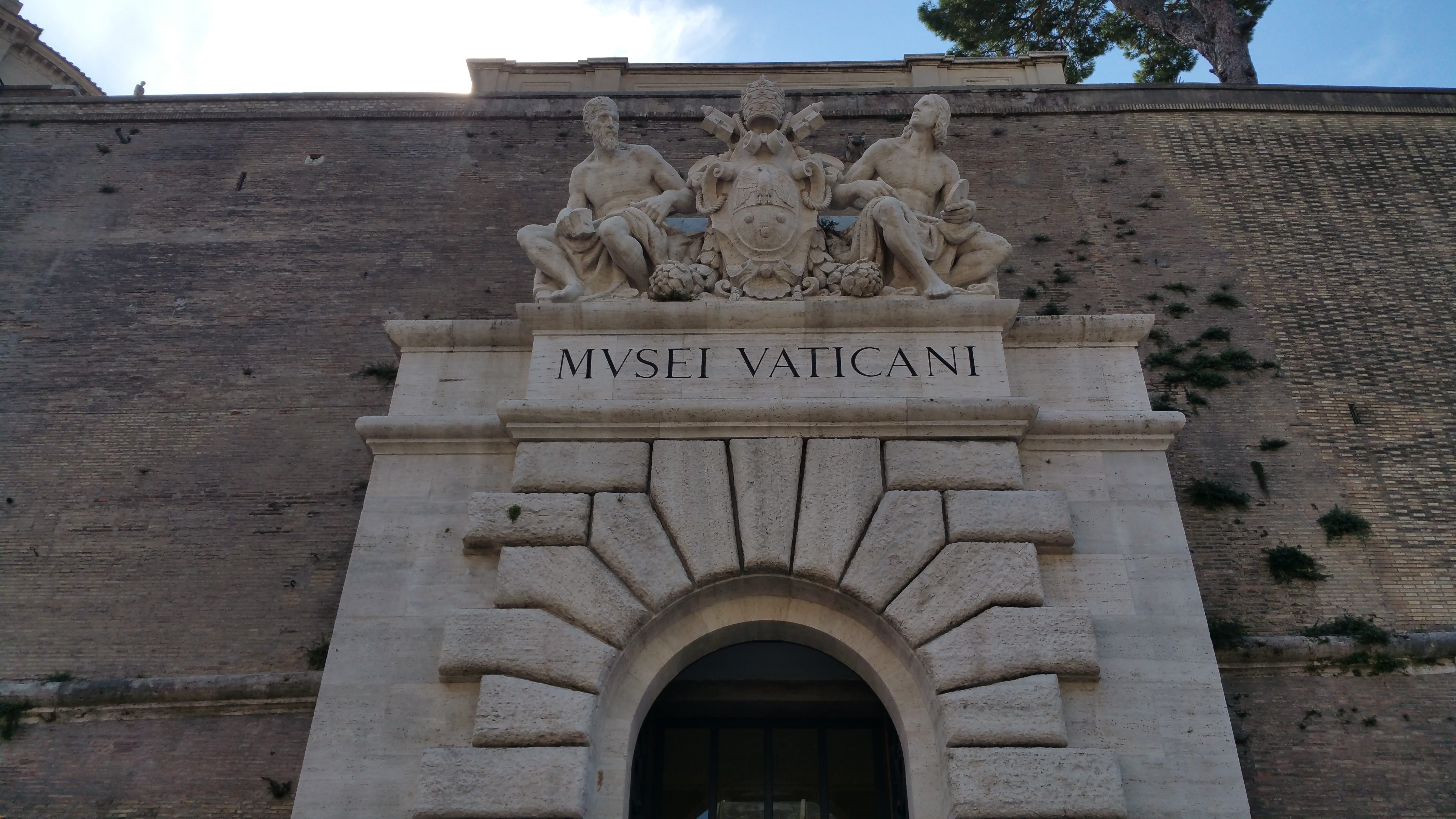 building, Museum, vatican, outdoors, travel destinations, arch, Vatican, rome, text, history, human representation, sculpture, Vatican Museum, male likeness, HD Wallpaper