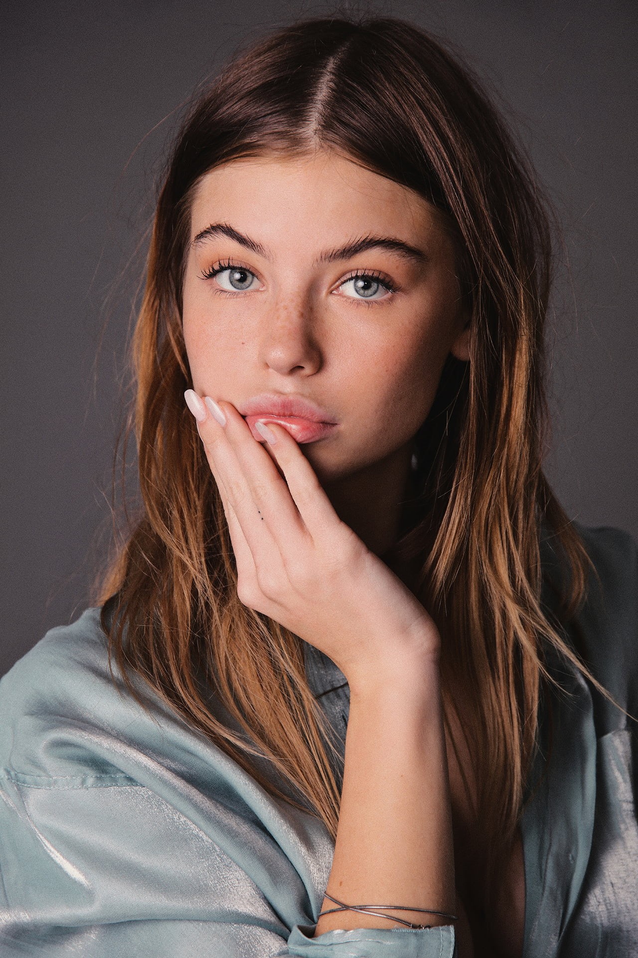 Kate Li, Raffaele Marone, blue eyes, looking at viewer, model, 1080P, women, simple background, Phone HD Wallpaper