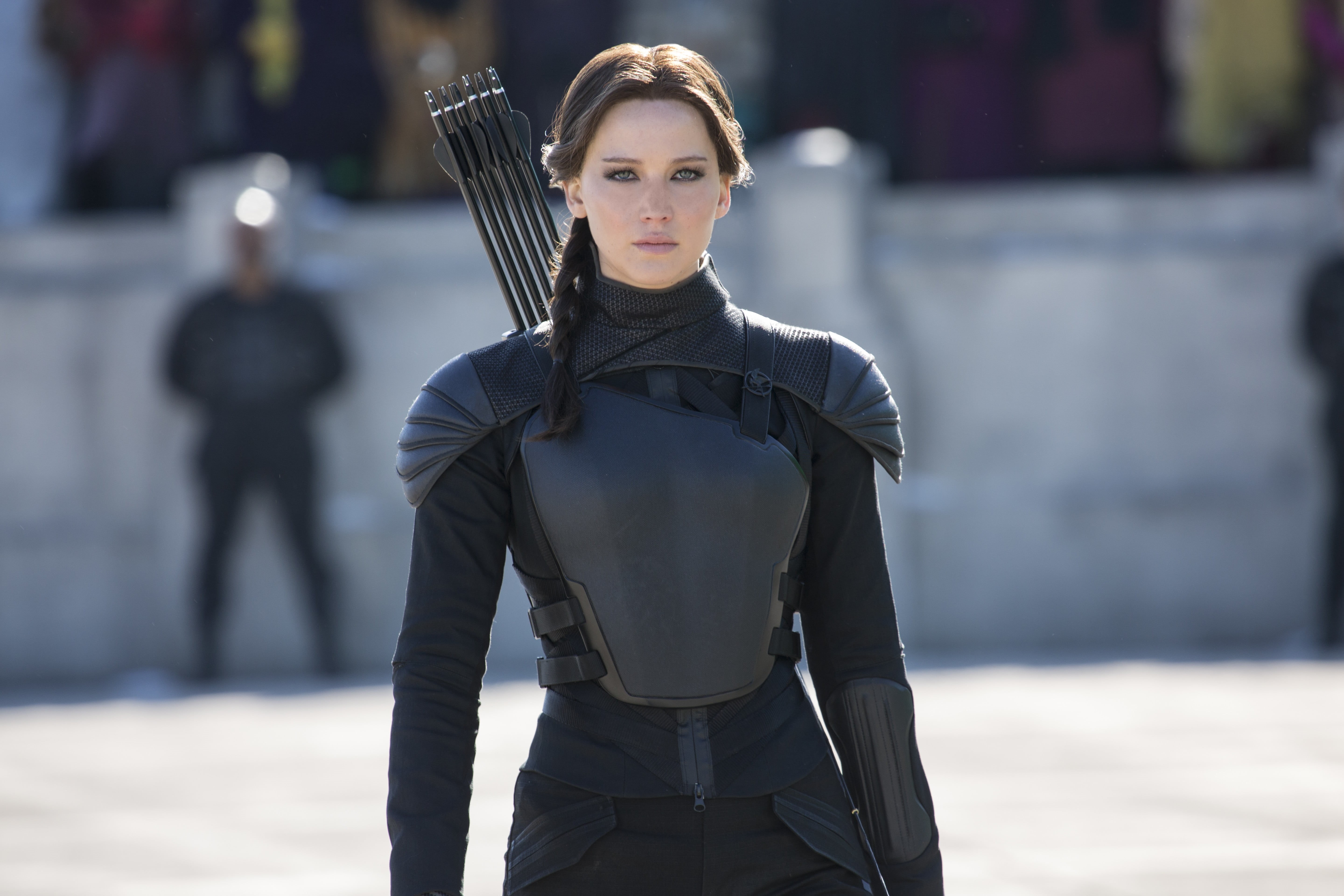 incidental people, lifestyles, city, architecture, young adult, three quarter length, leisure activity, one person, standing, beautiful woman, Jennifer Lawrence, HD Wallpaper