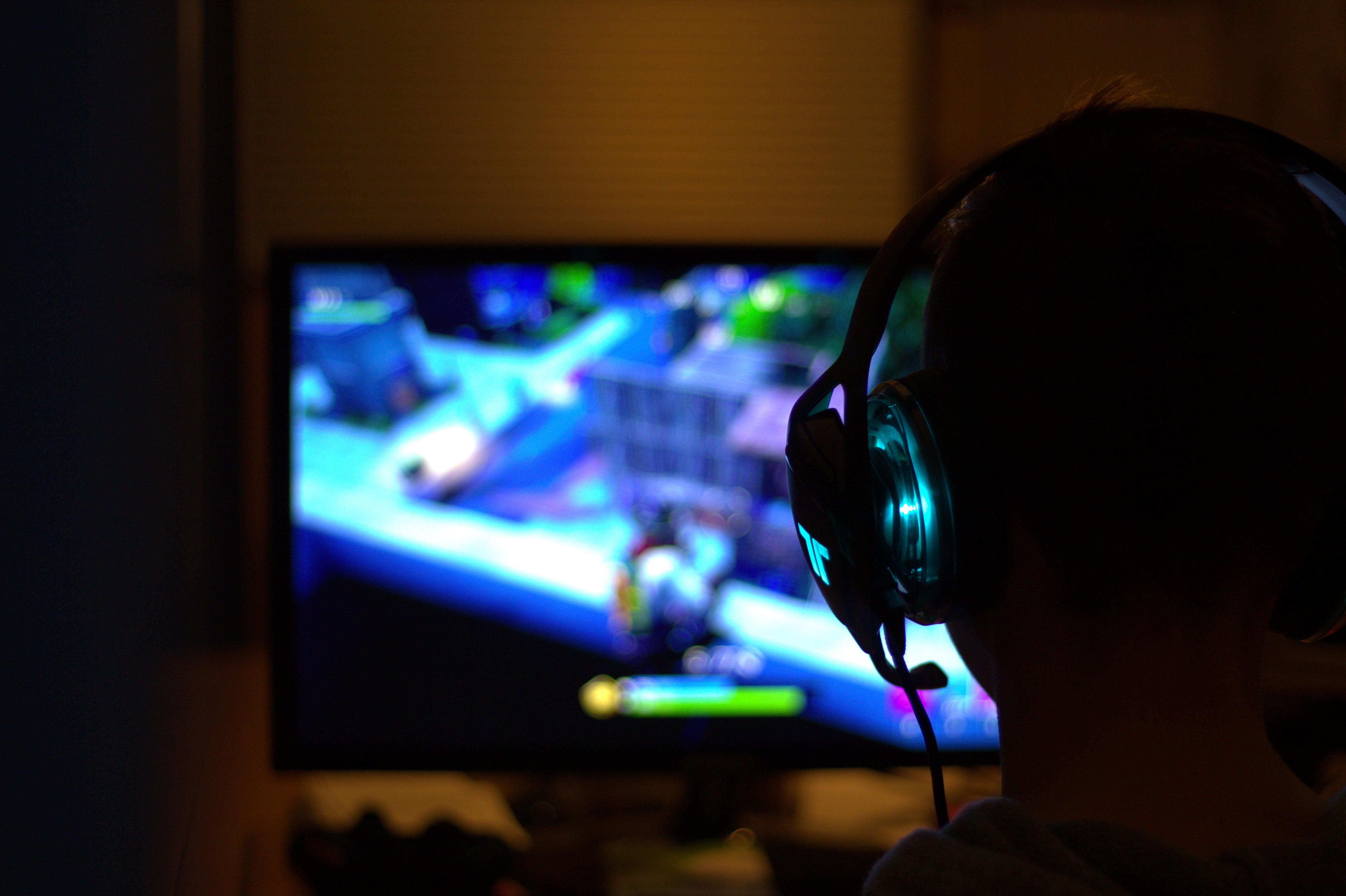 people, pc, broadcasting, computer game, addiction, lifestyles, screen, illuminated, adult, battle, headphones, rear view, leisure activity, games, ammunition, HD Wallpaper