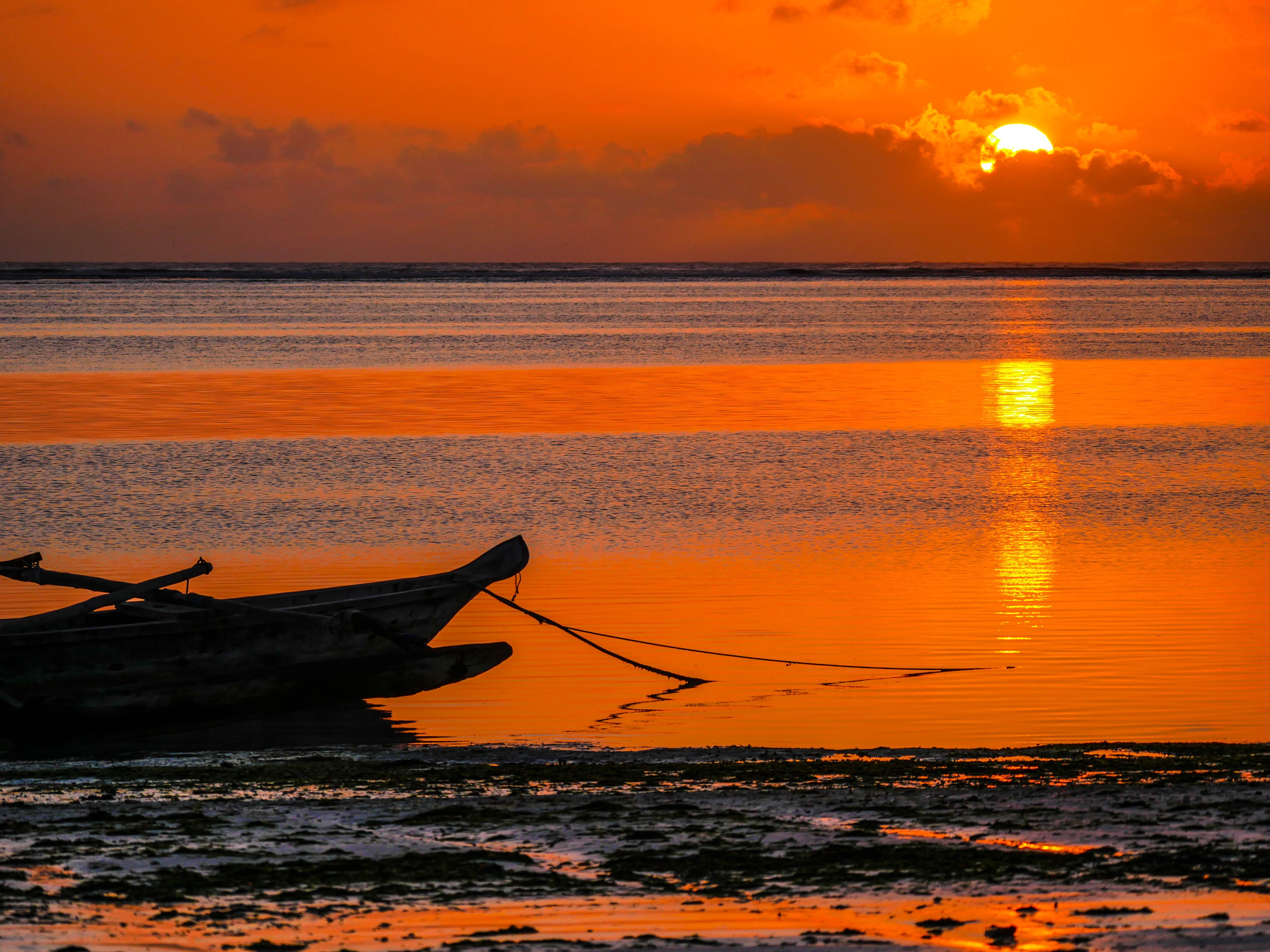 sea, sun, 5K, tranquil scene, sunset, transportation, mode of transportation, cloud - sky, beach, nature, idyllic, fishing industry, fishing boat, boat, HD Wallpaper