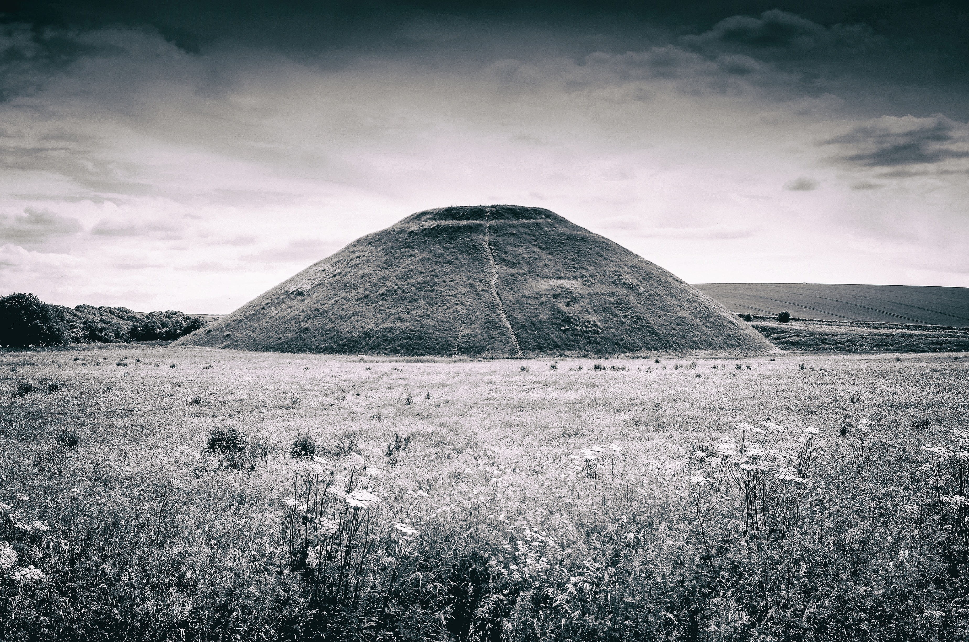druids, antiquity, non-urban scene, architecture, hill, silbury hill, tranquil scene, neolithic, megalith, mountain peak, archaeology, plant, environment, HD Wallpaper